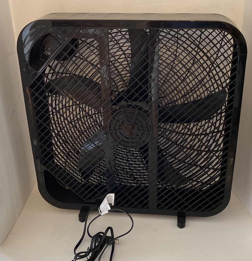 Photo 3 of PELONIS BOX FAN 20.5” TESTED