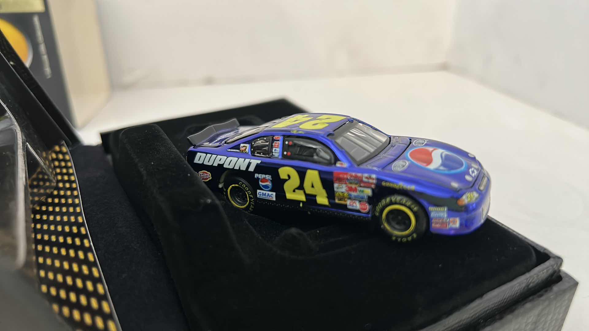 Photo 1 of RCCA ELITE JEFF GORDON 2002 MONTE CARLO ELITE COLLECTIBLE DIECAST CAR