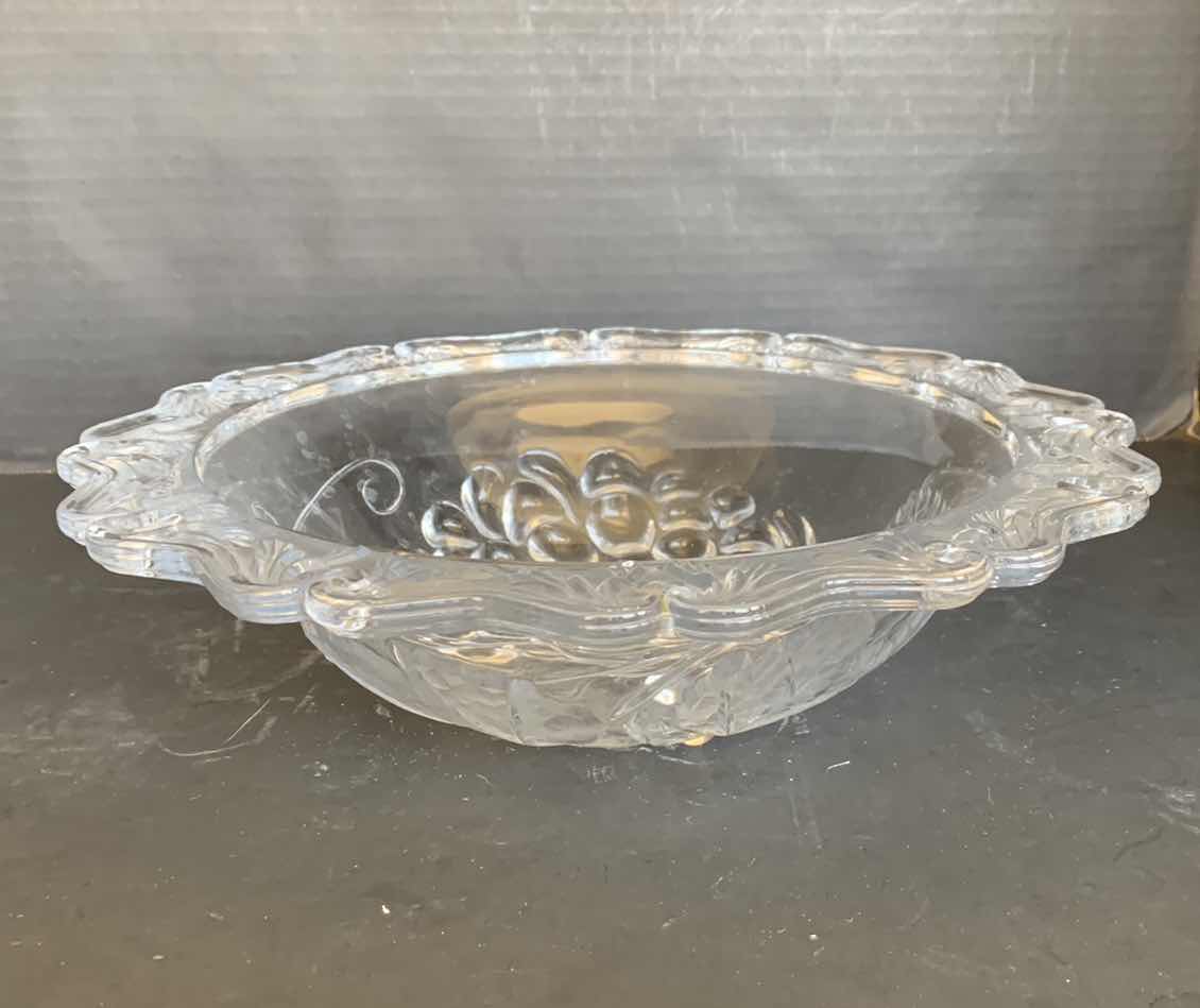 Photo 1 of SAVOIR VIVRE CRYSTAL GRAPE SERVING BOWL 8.5"