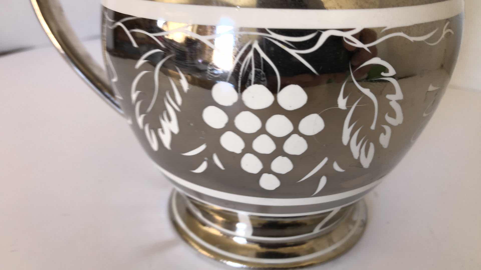 Photo 1 of SADLER TEA POT MADE IN ENGLAND