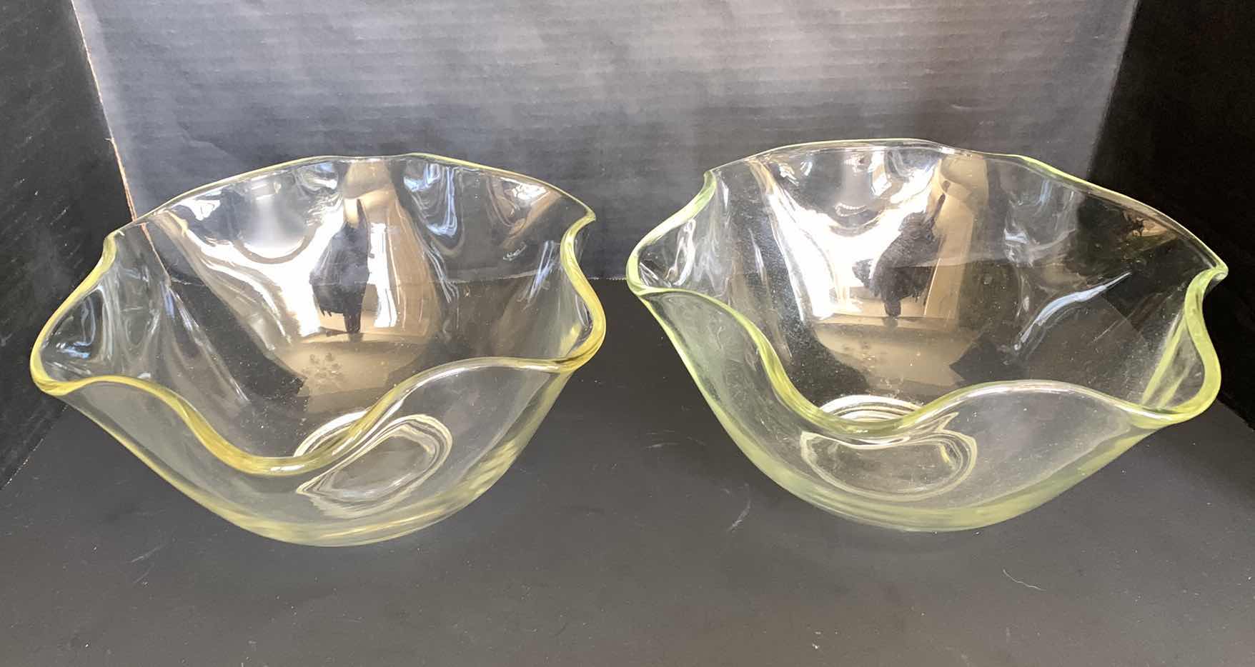 Photo 1 of 2 - CLEAR RIPPLED EDGE GLASS DISH