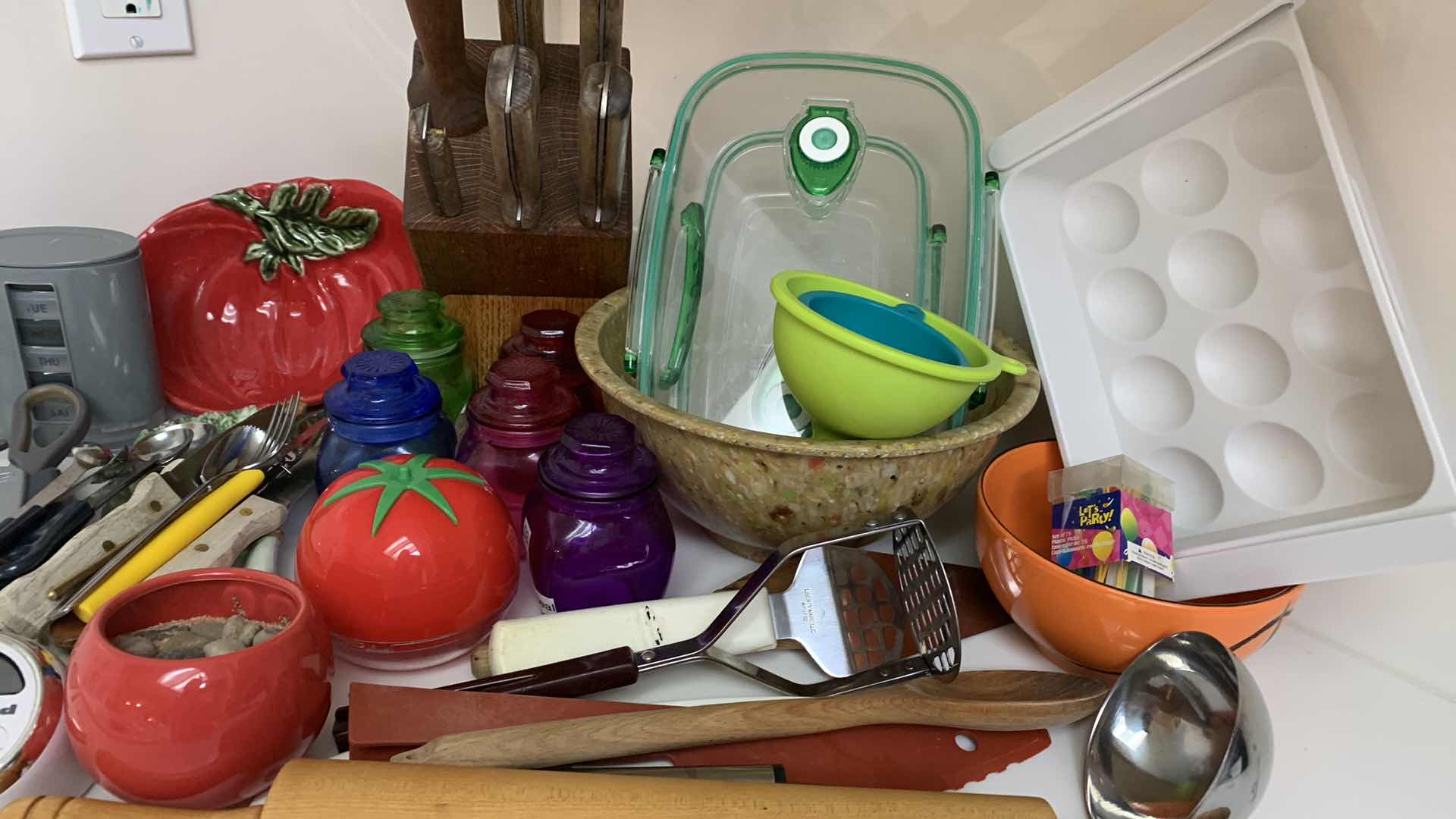 Photo 1 of CHICAGO CUTLERY KNIFE SET & VINTAGE BOWL WITH MUCH MORE