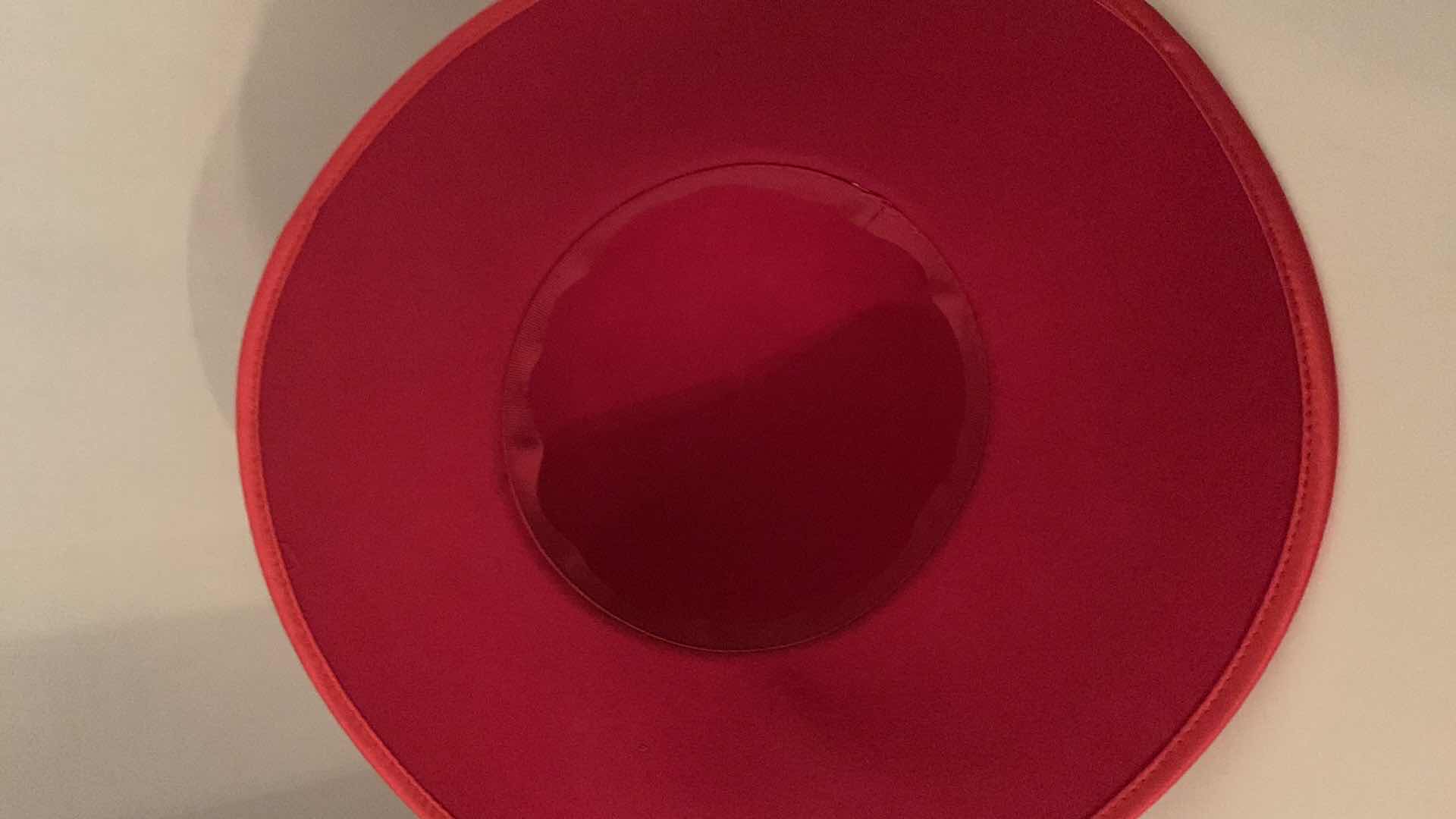 Photo 1 of WOMENS HAT IN RED FELTED WOOL