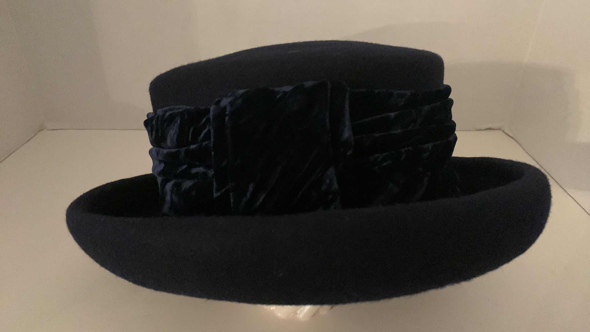 Photo 1 of 2 WOMENS WOOL HATS