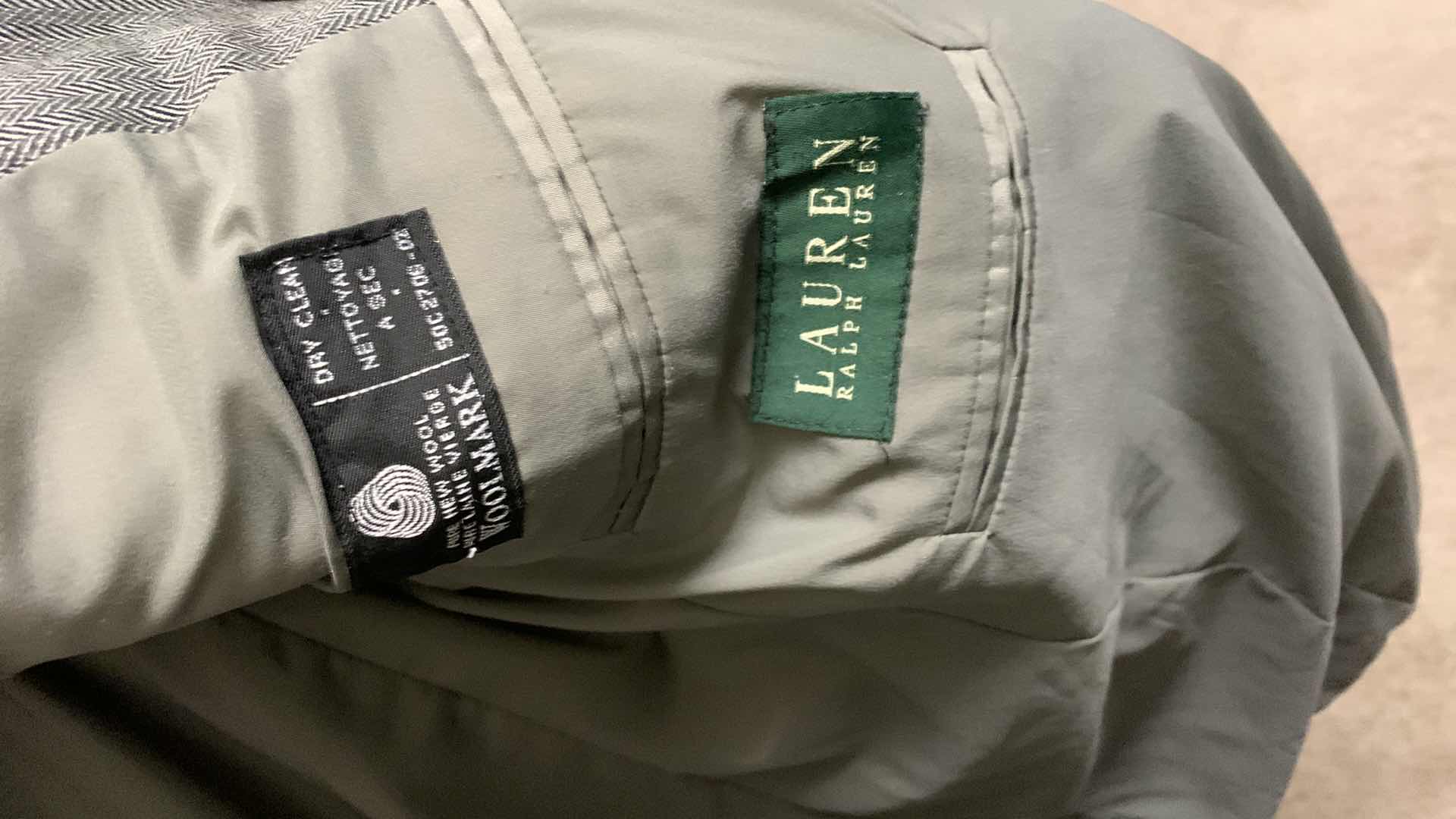 Photo 1 of MENS SUIT JACKETS AND VESTS SIZE L