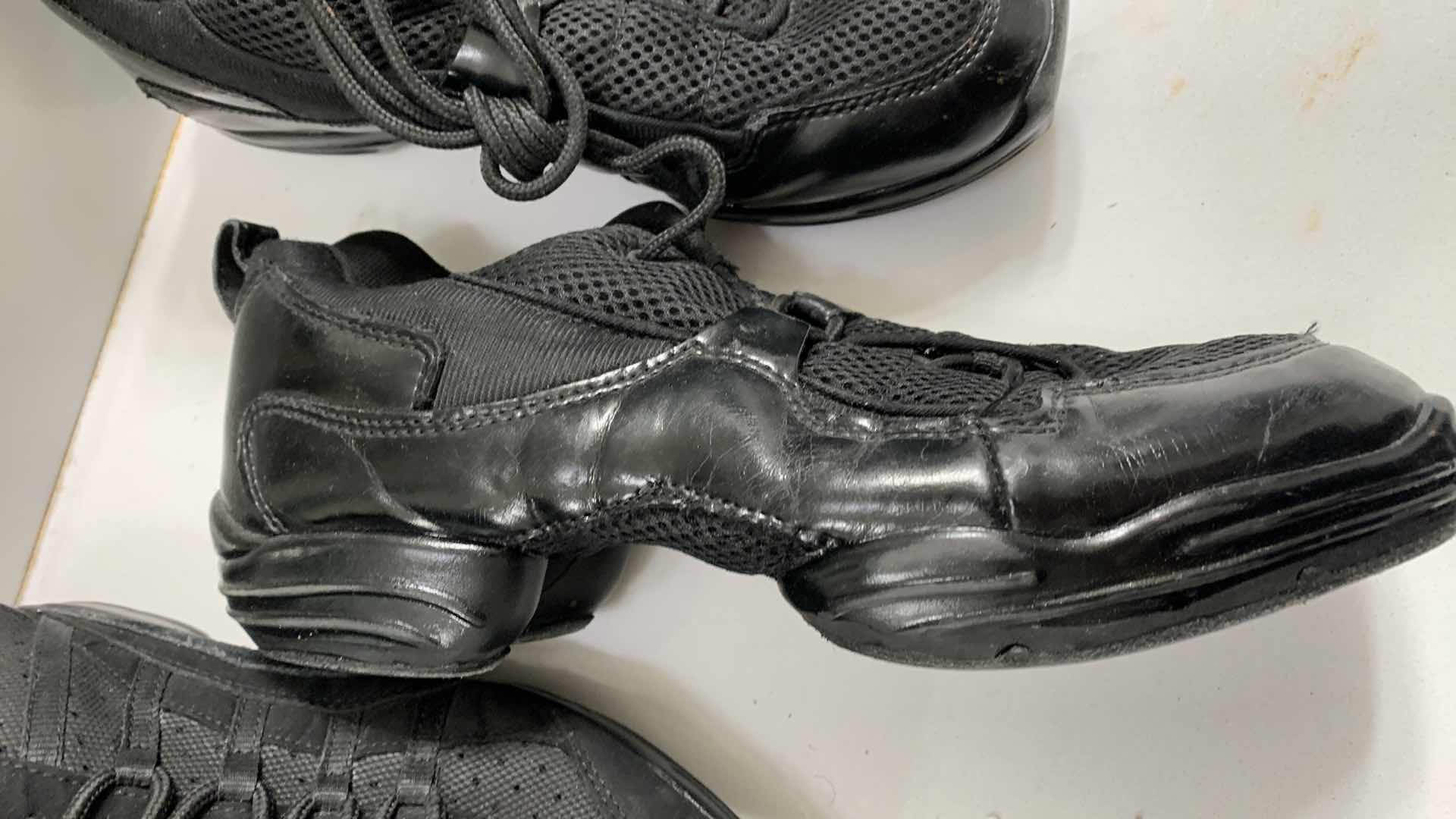 Photo 1 of 3-WOMENS CAPEZIO DANCE STUDIO SHOES SIZE 10.5