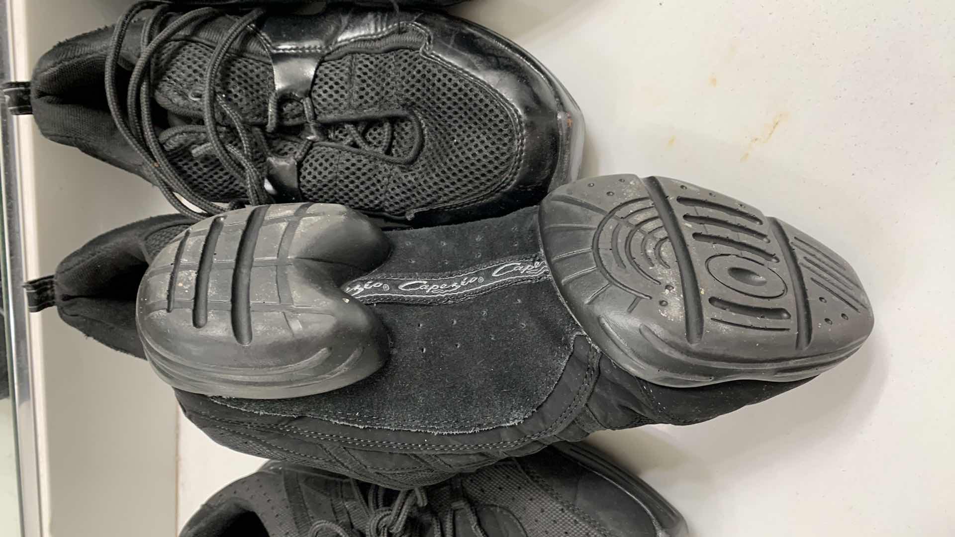 Photo 1 of 3-WOMENS CAPEZIO DANCE STUDIO SHOES SIZE 10.5