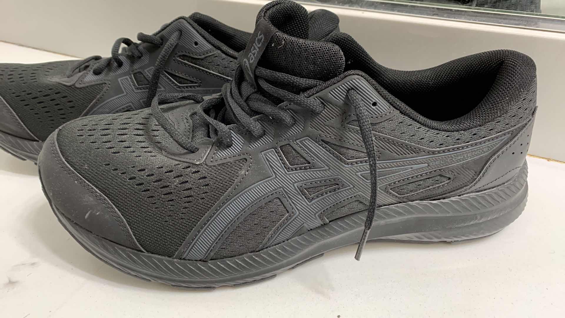 Photo 1 of MENS ASICS GEL WALKING SHOES SIZE 13