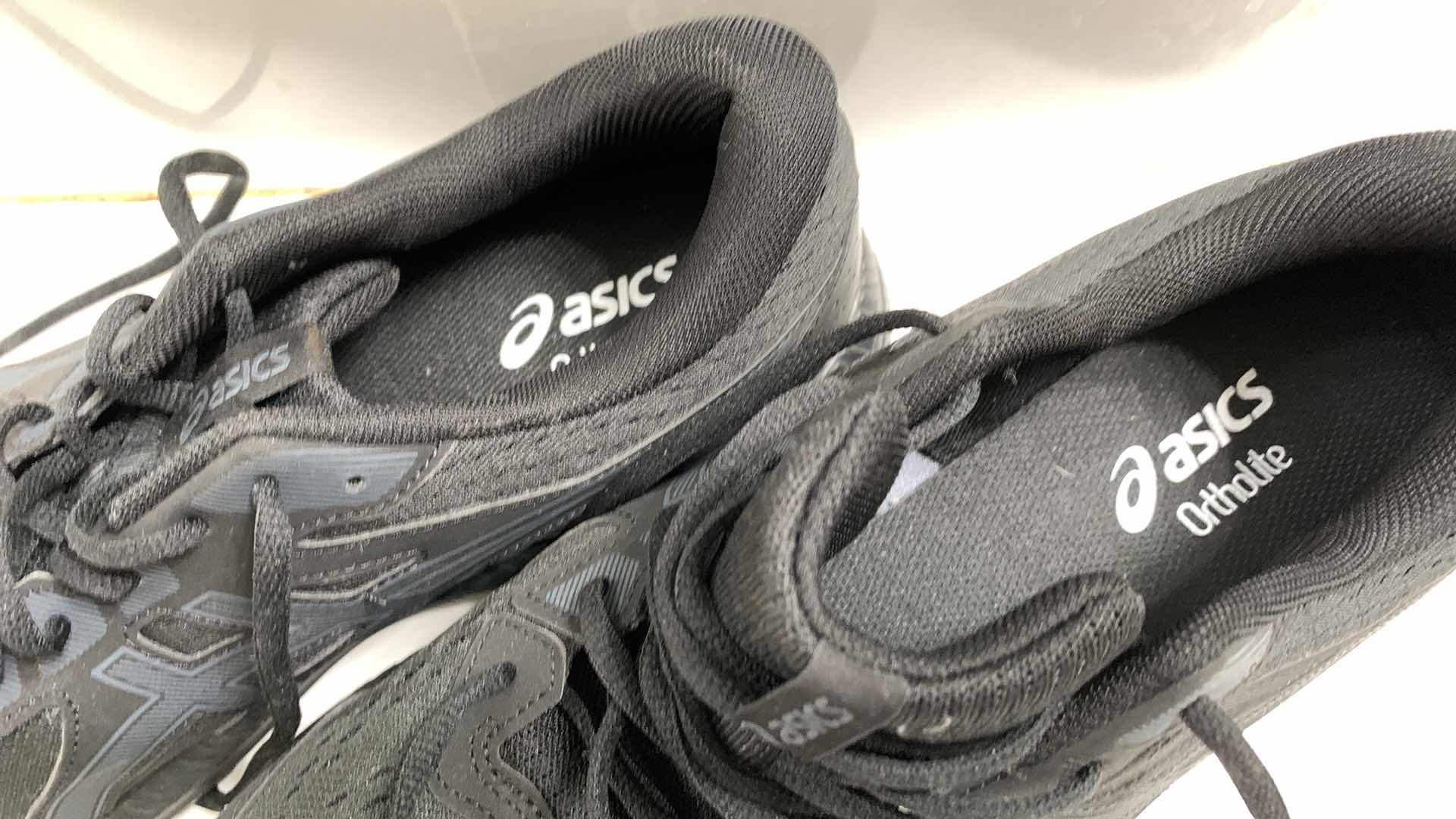 Photo 1 of MENS ASICS GEL WALKING SHOES SIZE 13