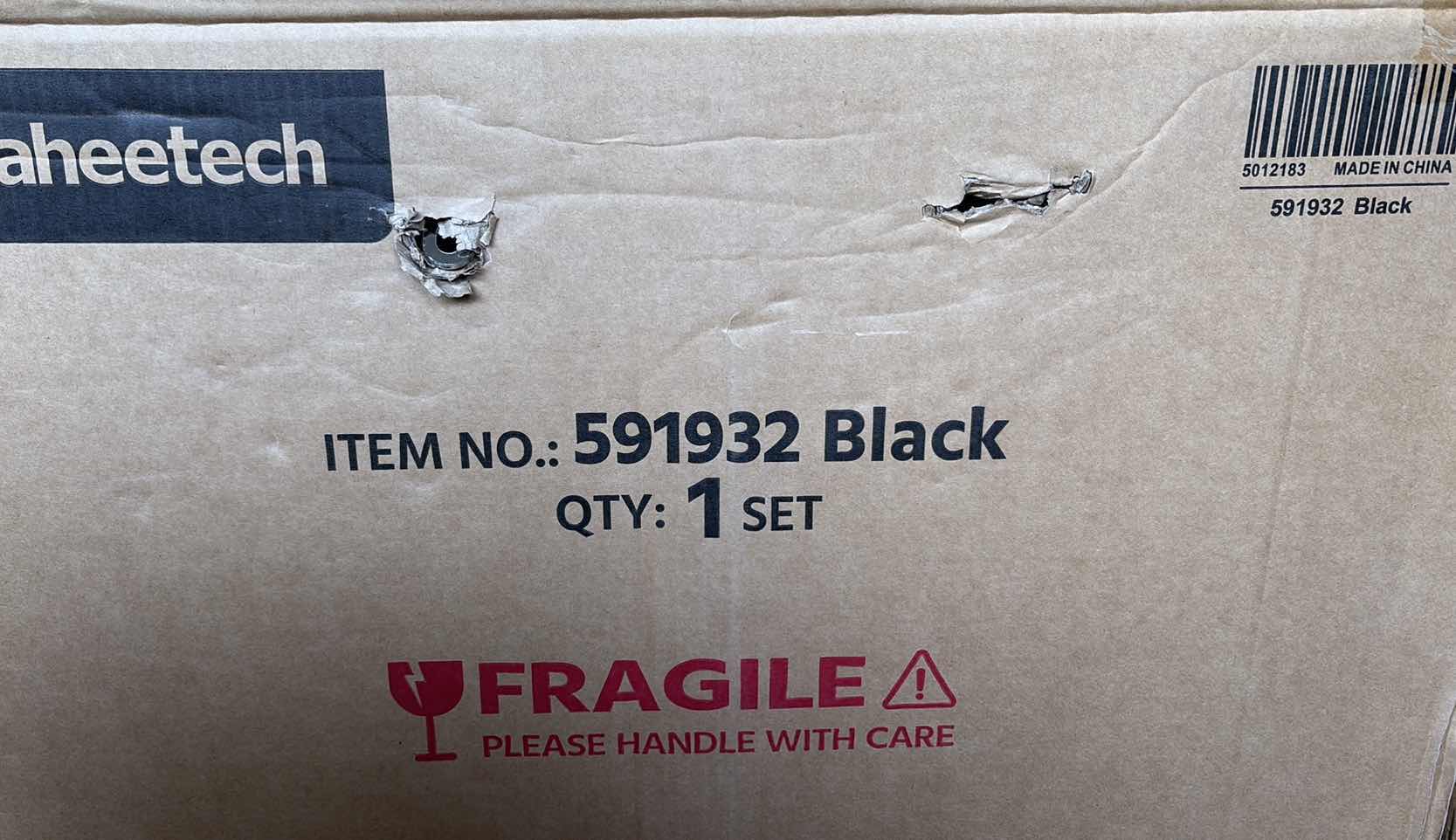 Photo 1 of $130 NEW YAHEETECH BLACK CHAIR 24”X22”XH40”