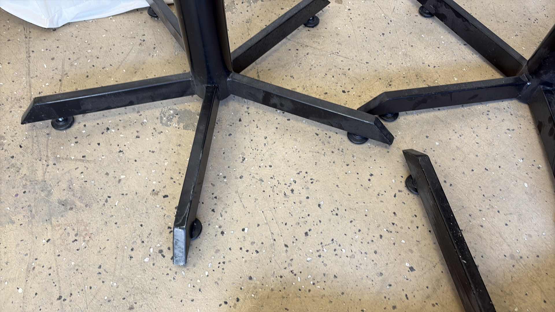 Photo 1 of (4)PCS TABLE LEGS H28.5”