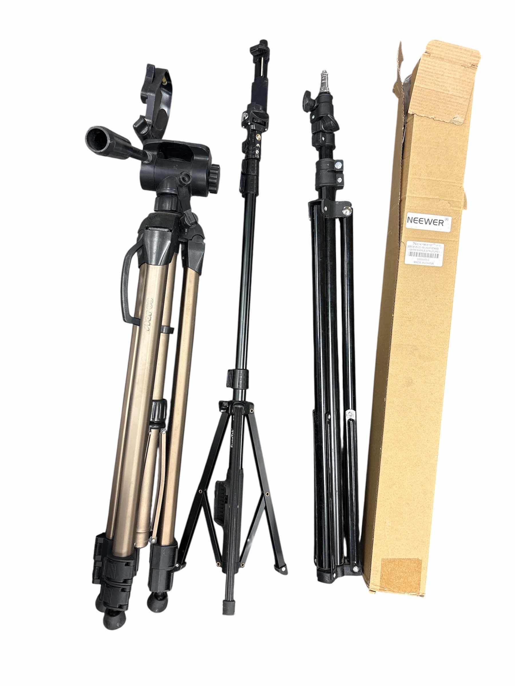 Photo 1 of (4)PCS TRIPODS