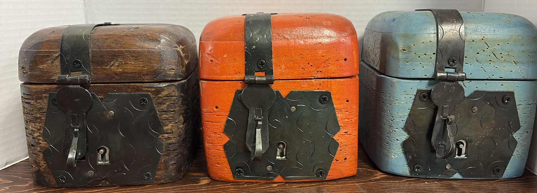 Photo 1 of (6)PCS MEXICAN LOCKING CHEST