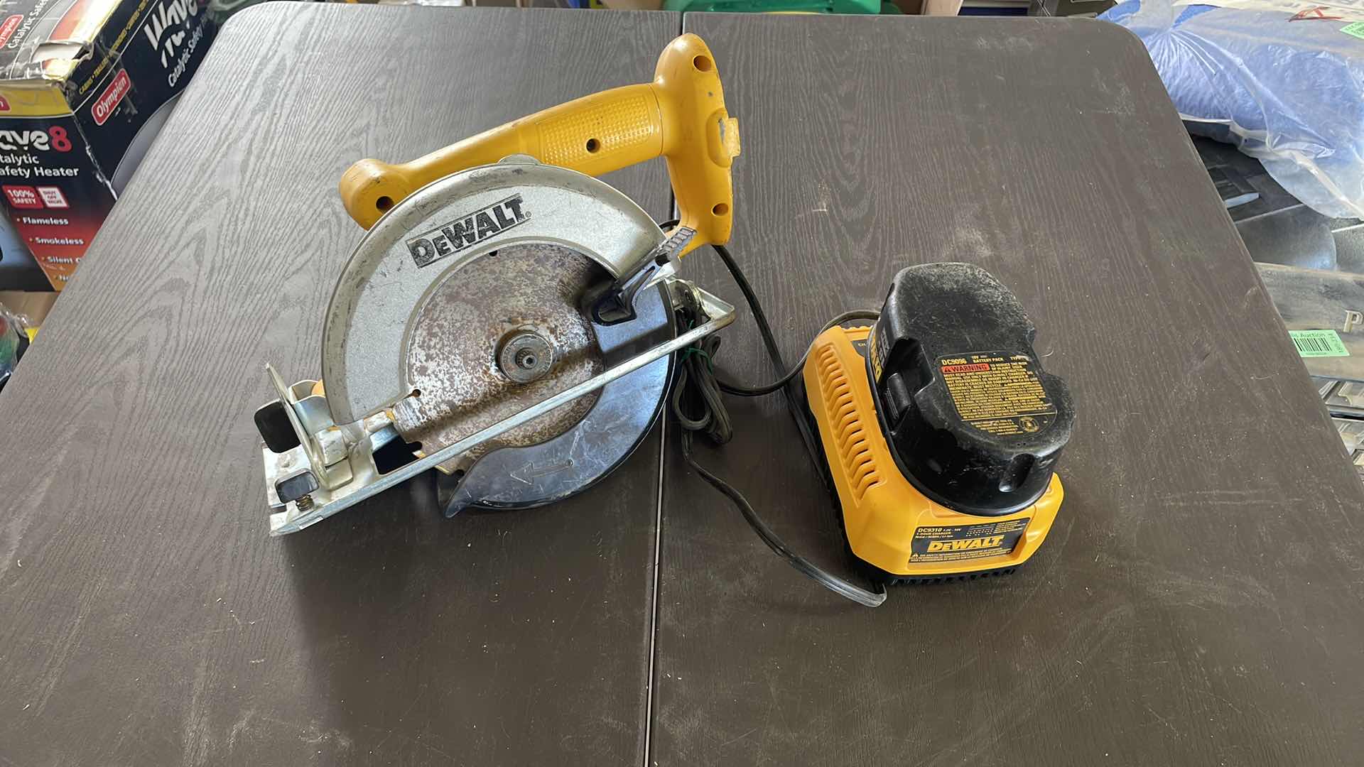 Photo 1 of DEWALT CIRCULAR SAW AND CHARGER