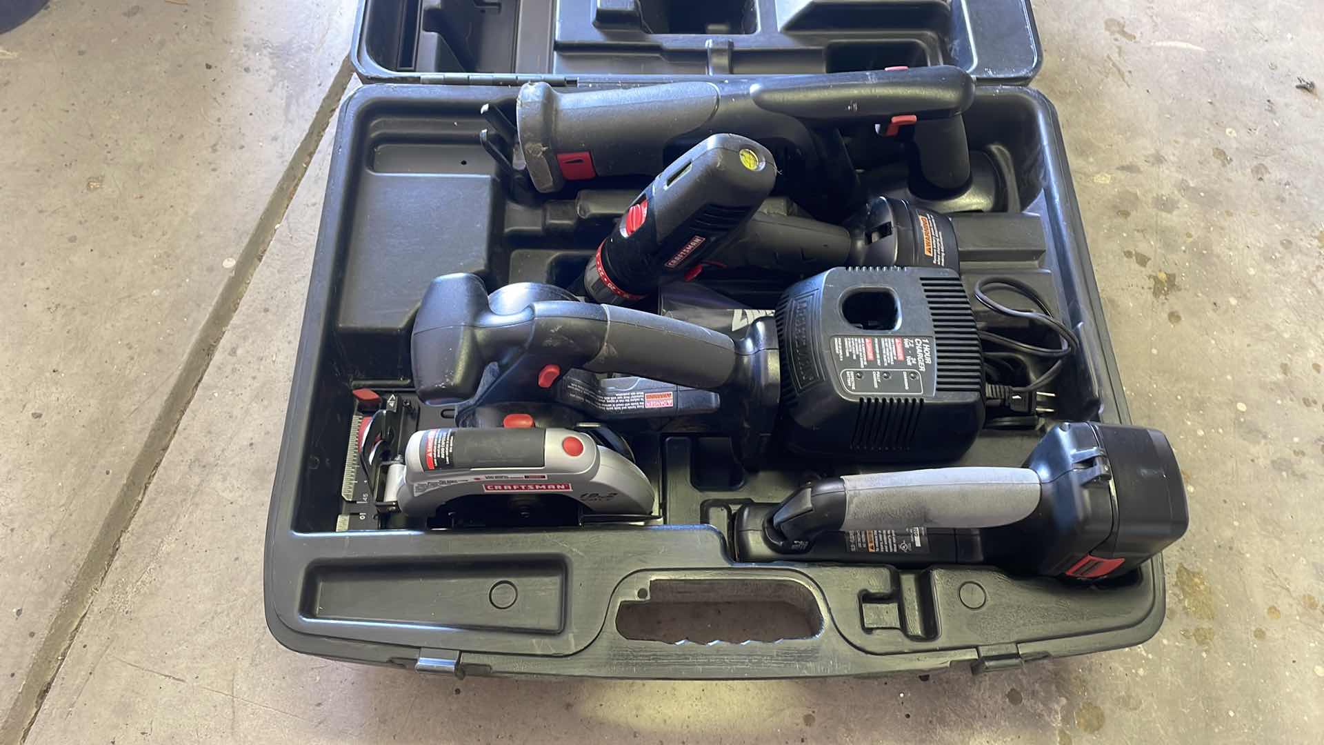 Photo 1 of CRAFTSMAN TOOL SET