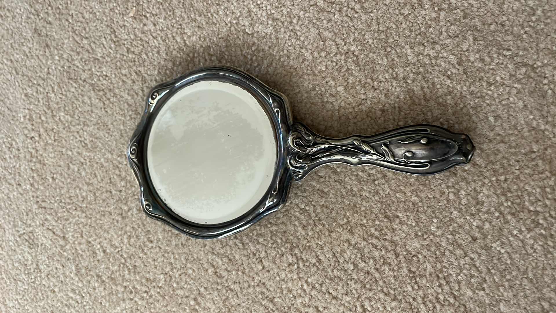 Photo 1 of ANTIQUE 1905 ART NOUVEAU G SILVER HAND MIRROR REPOUSSE DESIGN