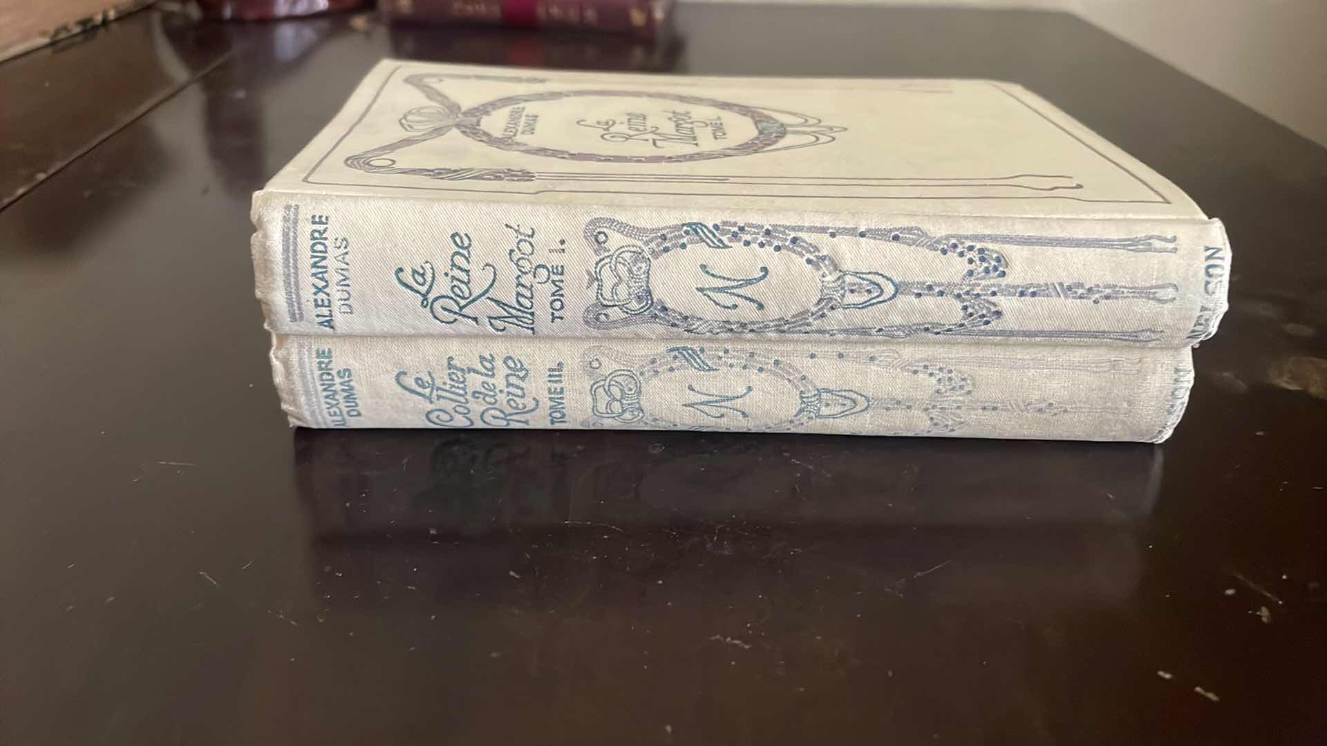Photo 1 of ALEXANDER DUMAS LA REINE MARGOT , LE COLLIER DE LA REINE BOOKS