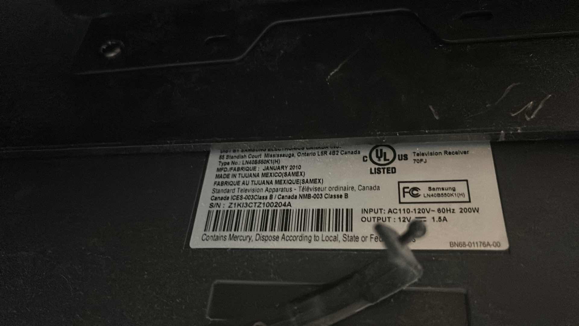 Photo 1 of 40” SAMSUNG FLAT SCREEN TV WITH WALL MOUNT WITH REMOTE