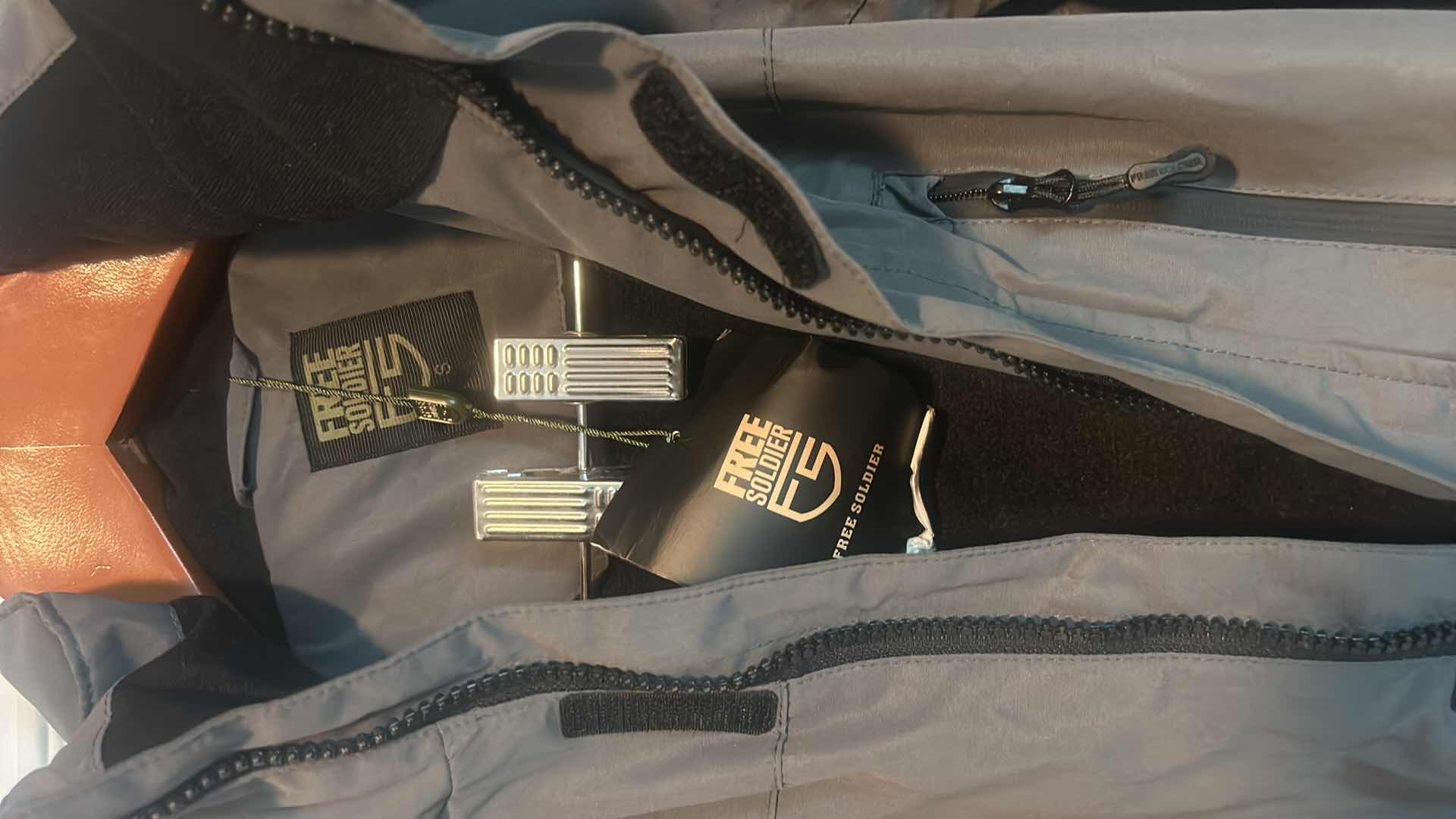 Photo 1 of MENSWEAR FREE SOLDIER KHAKI ZIP-UP JACKET WITH HOOD SIZE SMALL