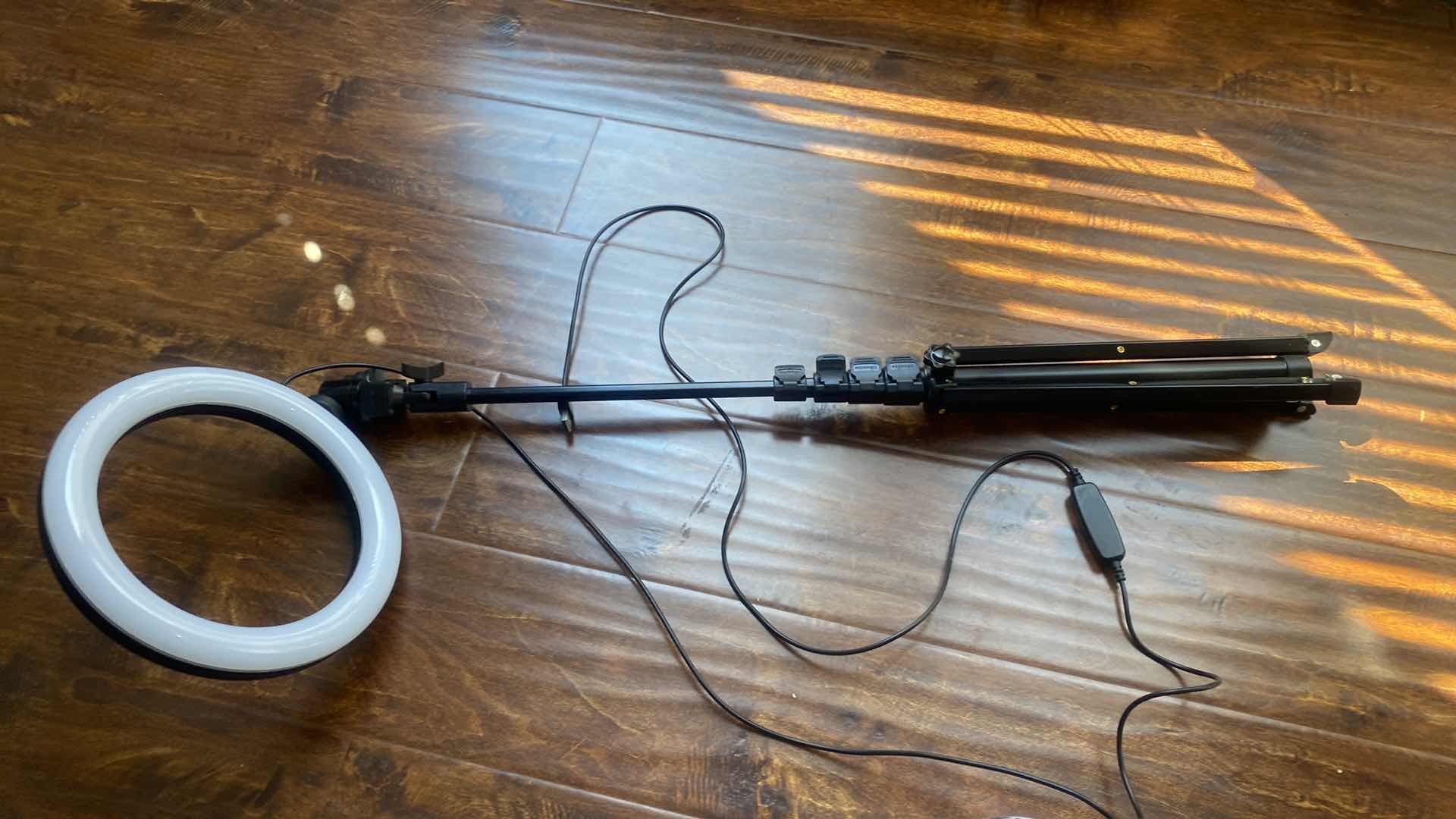 Photo 1 of ADJUSTABLE PHOTO LIGHT