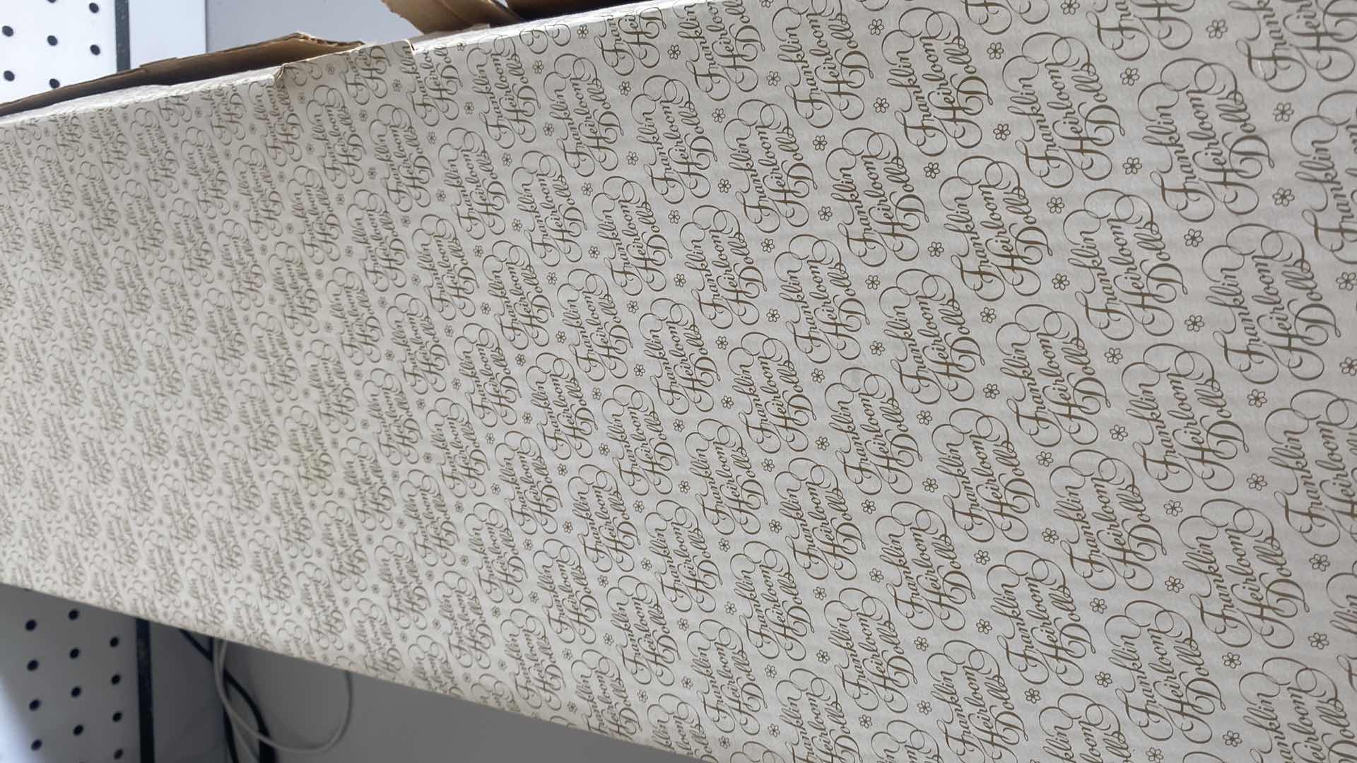 Photo 1 of FRANKLIN HEIRLOOM DOLL QUEEN GALADRIEL H23” IN BOX