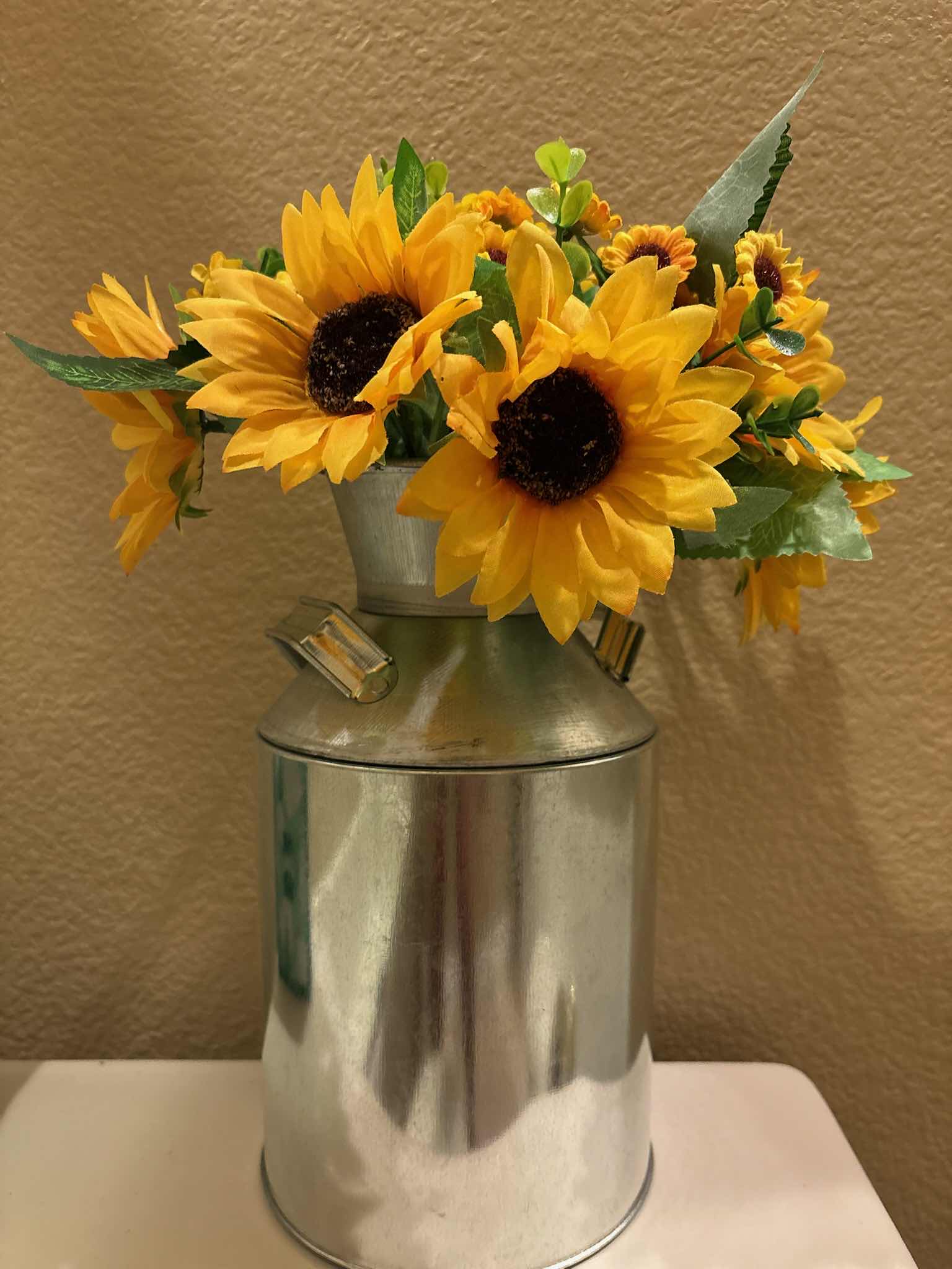 Photo 1 of HOME DECOR- WAX MELT, SUN FLOWER TIN, AND MORE