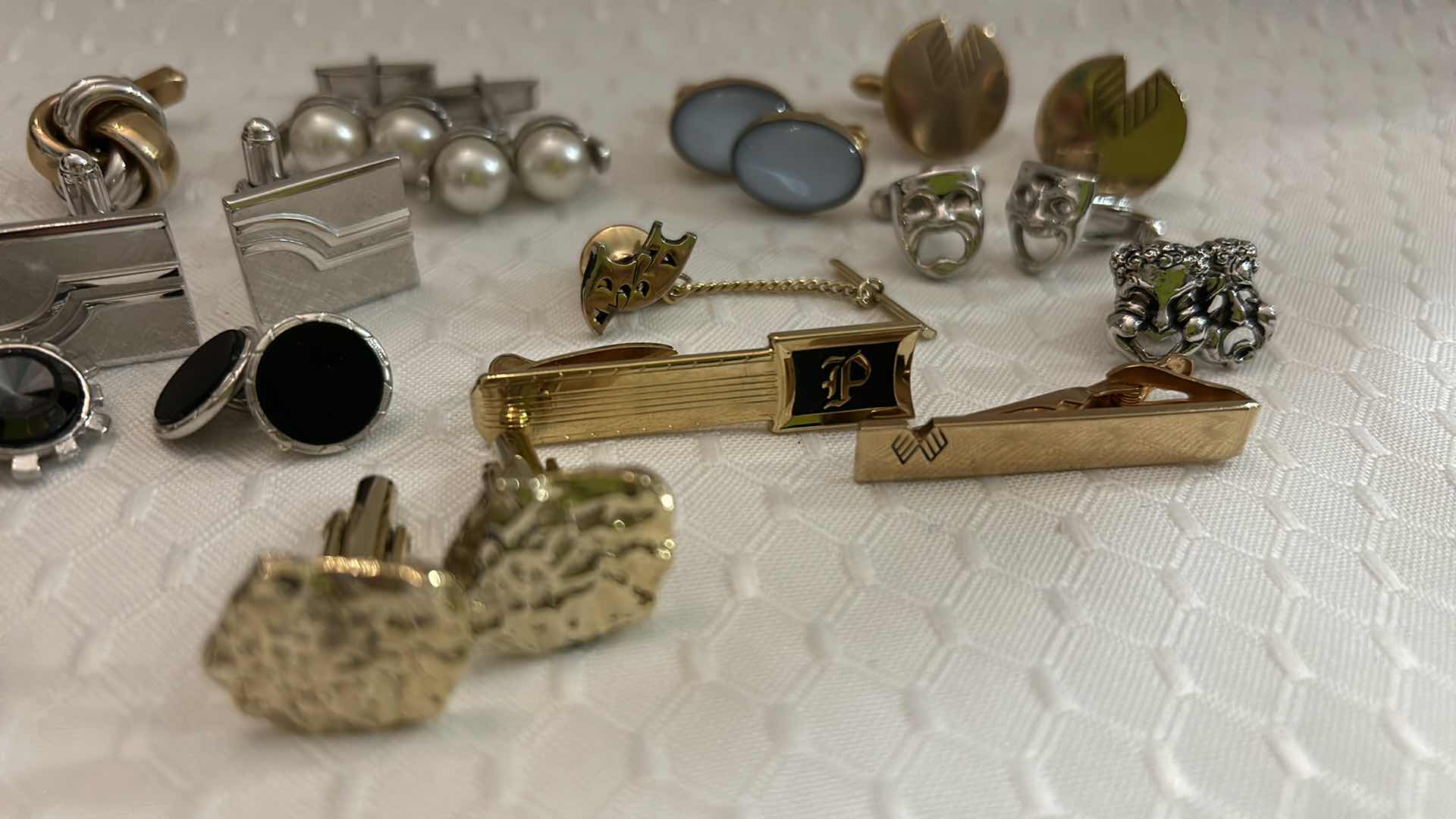 Photo 1 of MEN'S CUFFLINKS AND TIE CLIPS.