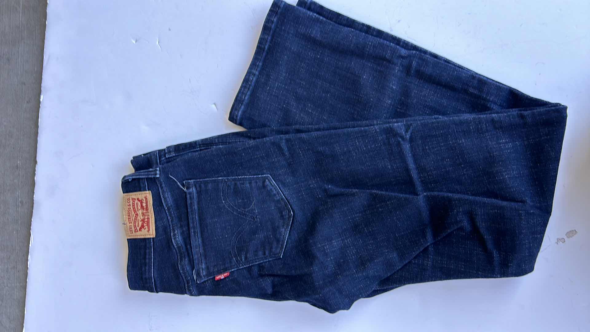 Photo 1 of WOMEN’S WEAR 4 LEVI STRAUSS SIZE 27-28 PETITE JEANS.