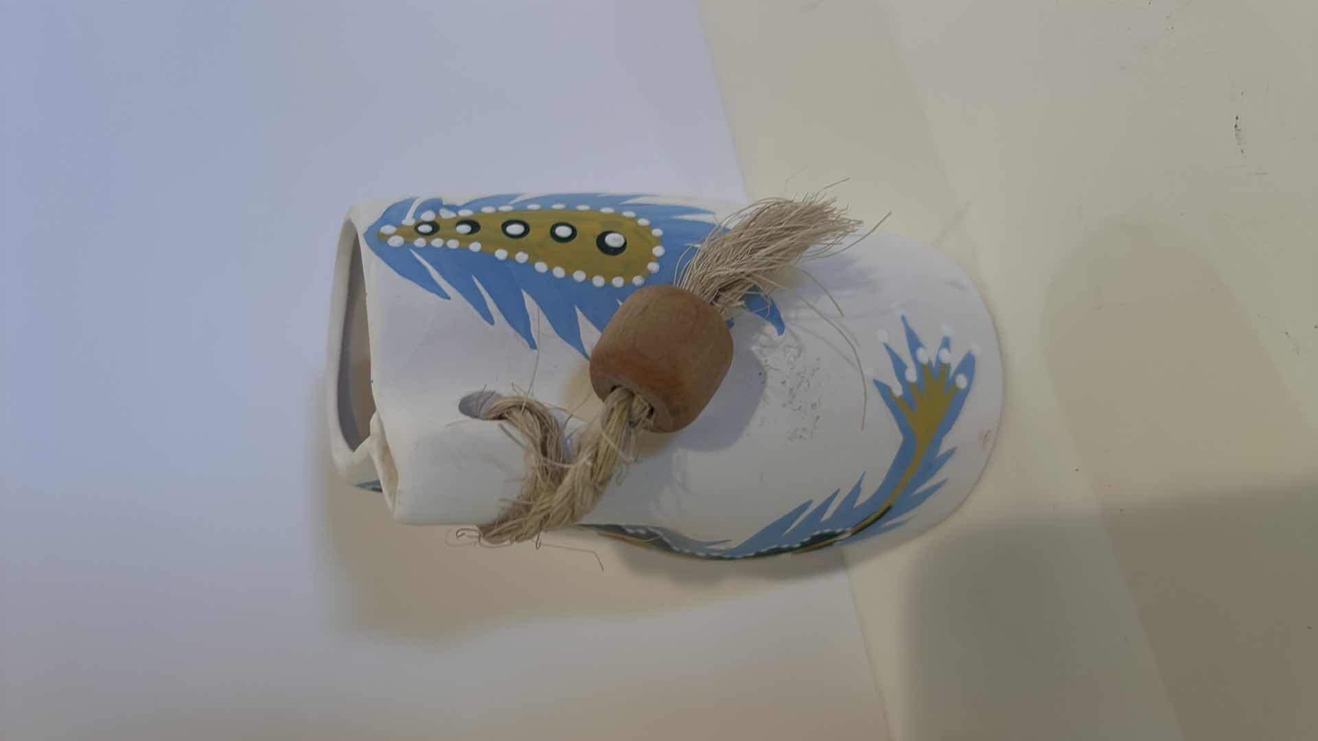 Photo 2 of 3 - NATIVE AMERICAN COLLECTIBLES VASE H 5 1/4“