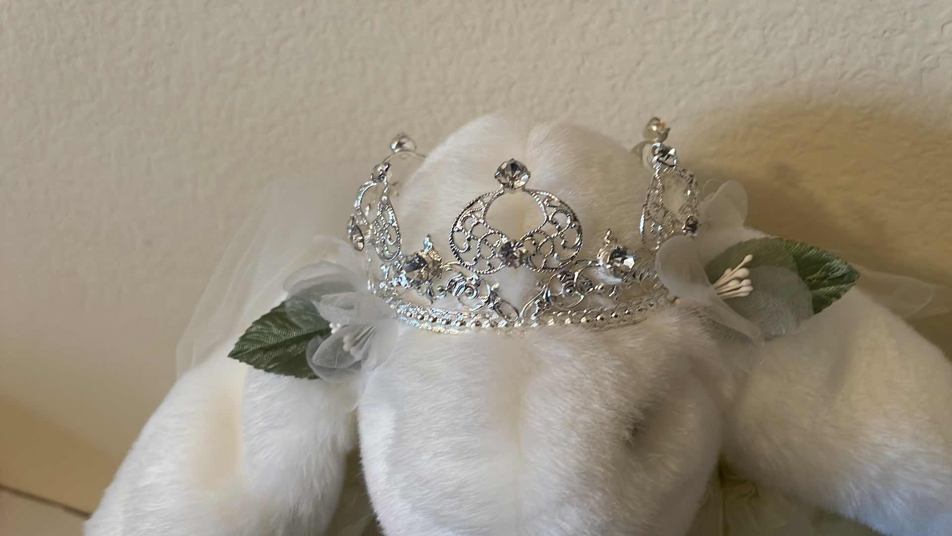 Photo 4 of BUNNIES BY THE BAY PRINCESS OF THE PEAS WITH STAND COA 20”