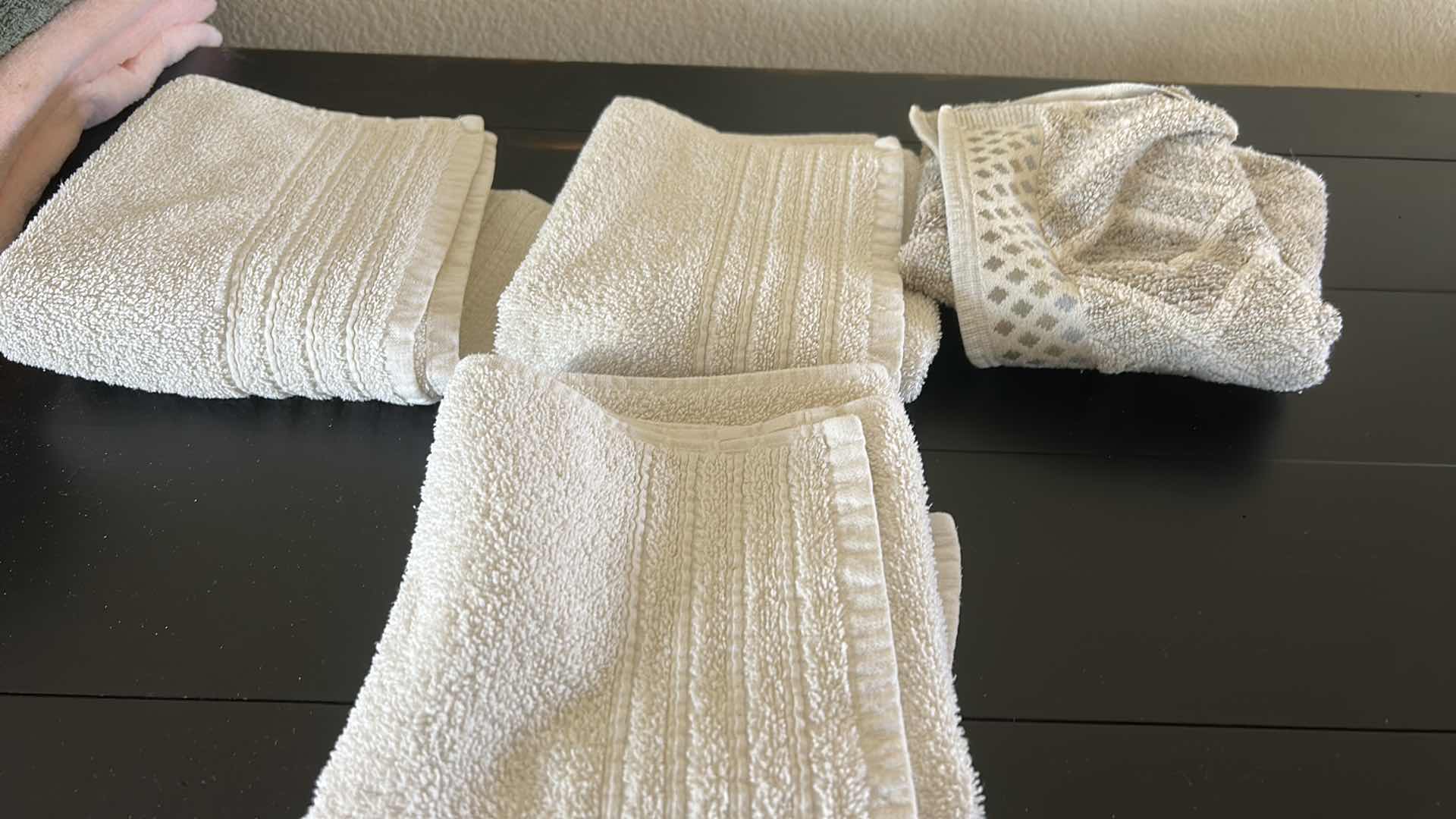 Photo 1 of 10 BATH TOWELS AND HAND TOWELS