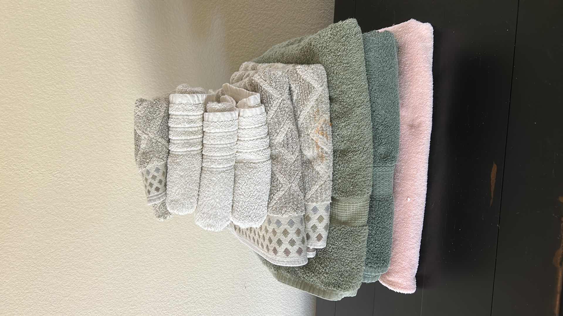 Photo 1 of 10 BATH TOWELS AND HAND TOWELS