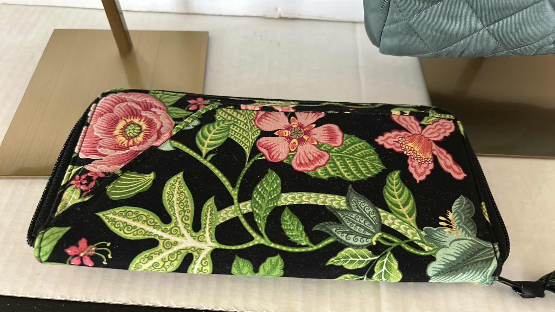 Photo 1 of 3 VERA BRADLEY HANDBAGS/CLUTCHES