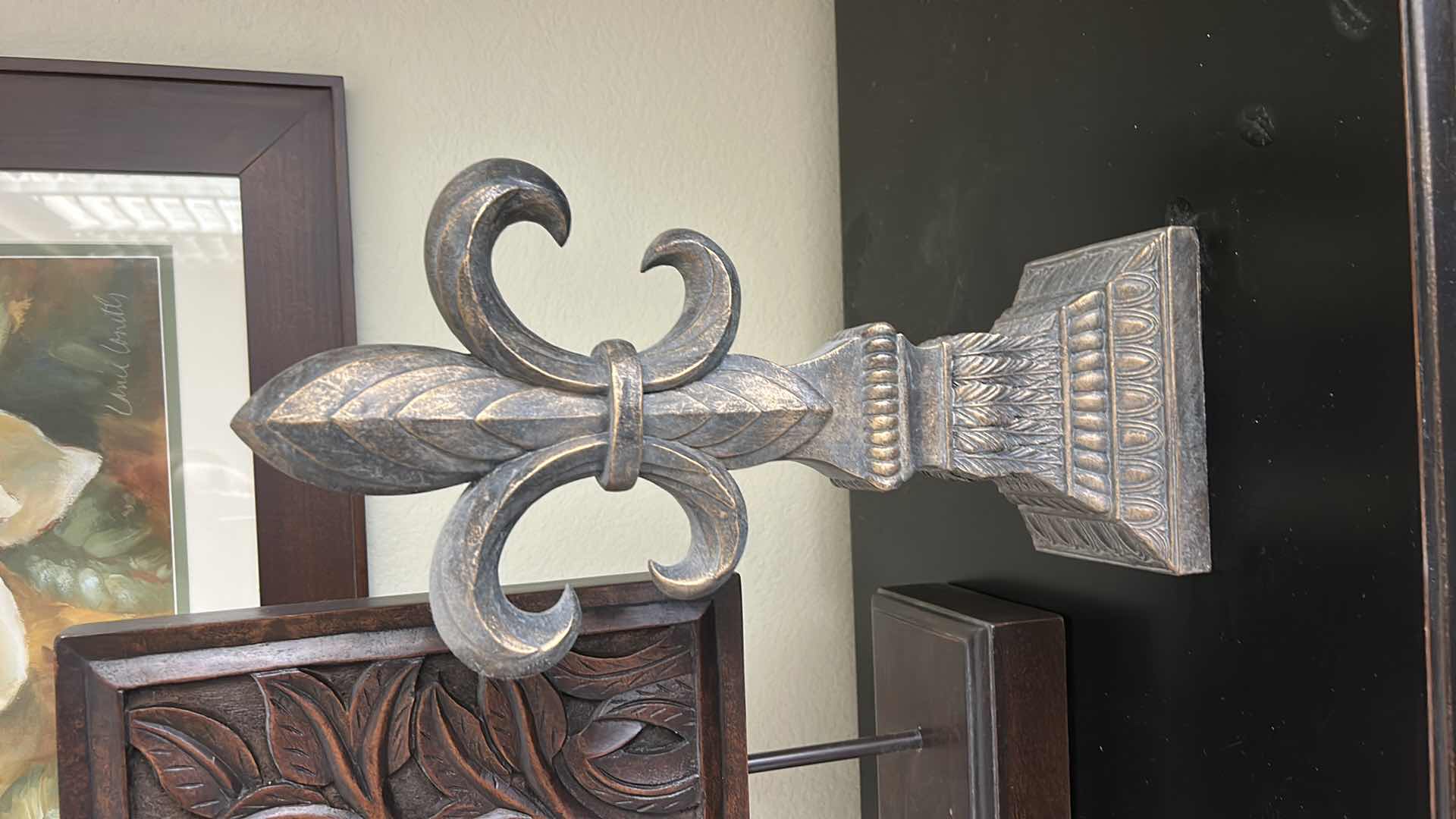 Photo 1 of 2 PC HOME DECOR (TALLEST H 18.5”)