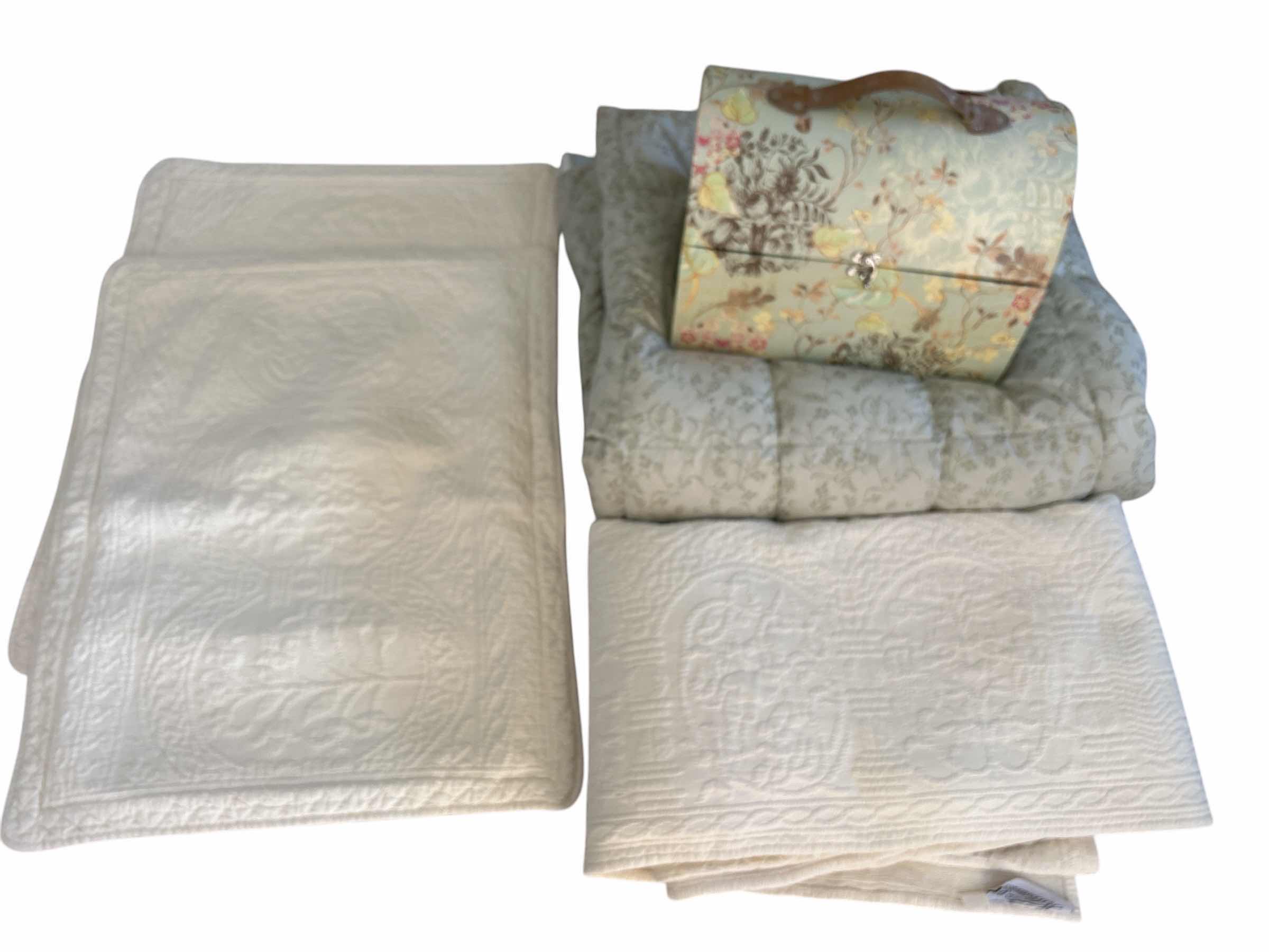 Photo 1 of 1 QUEEN COMFORTER / QUEEN QUILT/ 2 LARGE SHAMS AND STORAGE BOX