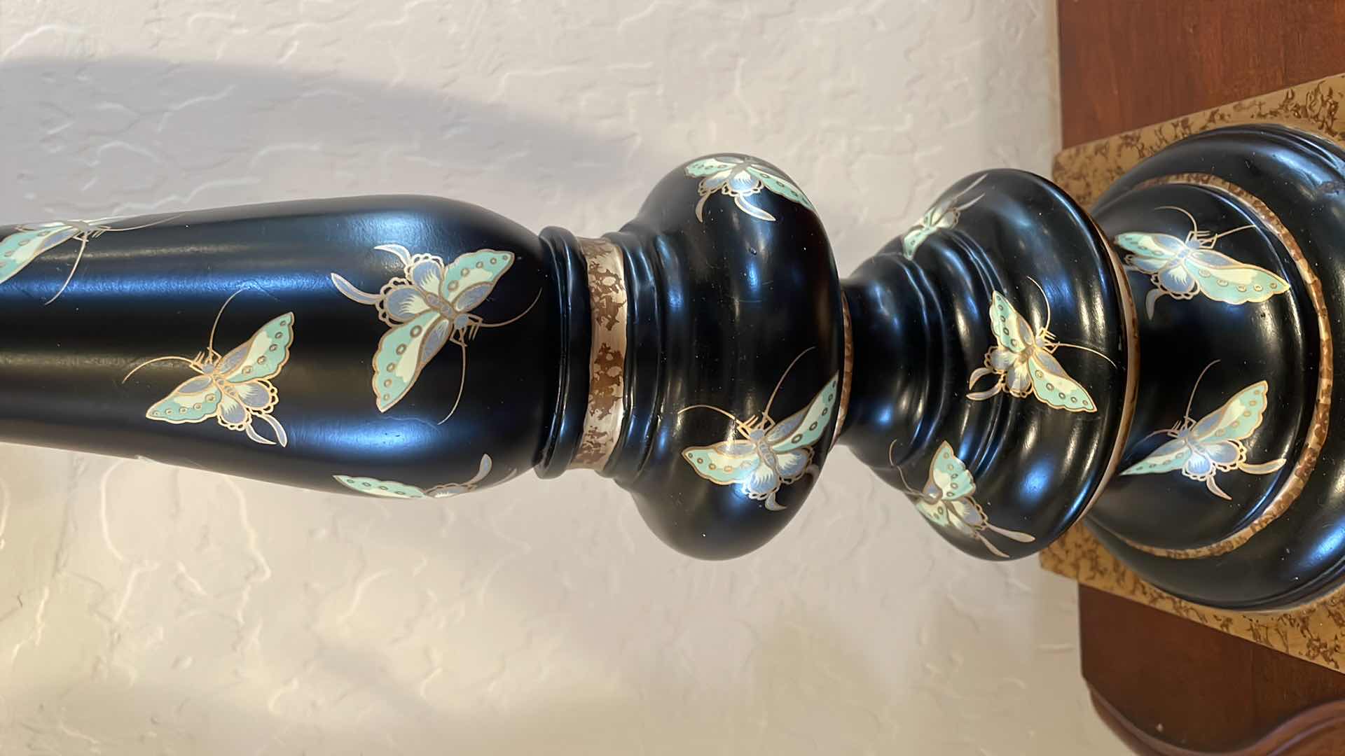 Photo 1 of BUTTERFLY LAMP