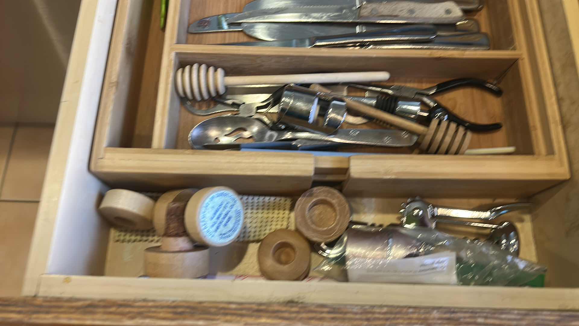 Photo 1 of CONTENTS OF KITCHEN DRAWER