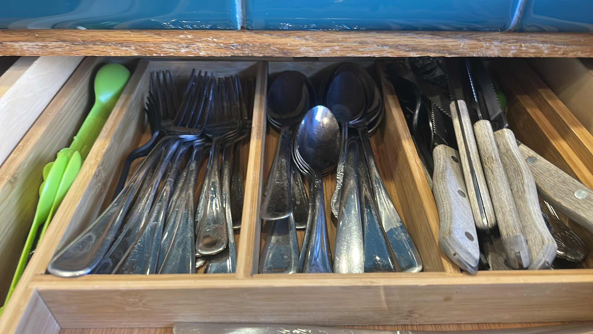 Photo 1 of CONTENTS OF KITCHEN DRAWER