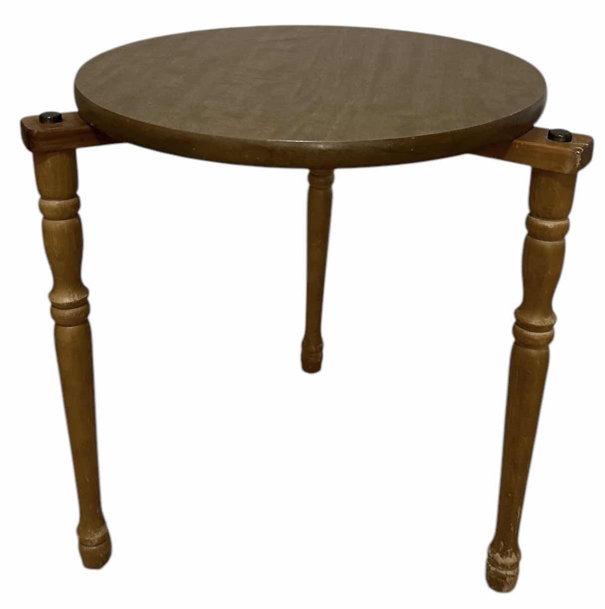 Photo 1 of SMALL ACCENT TABLE / PLANT STAND 19“ x H18“