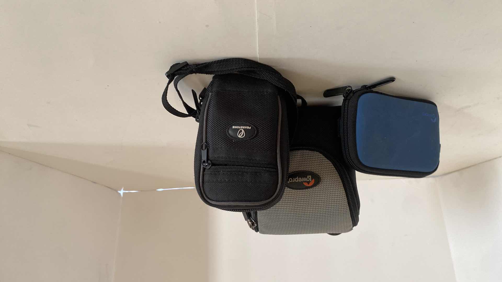 Photo 1 of 6-CAMERAS FILM & CHARGING CABLE & 3 BAGS