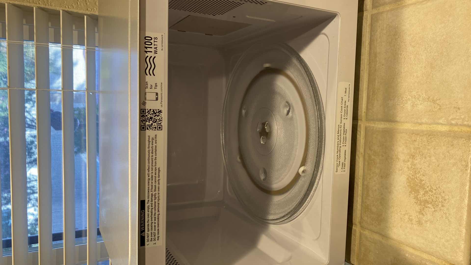 Photo 1 of PANASONIC 1100W MICROWAVE