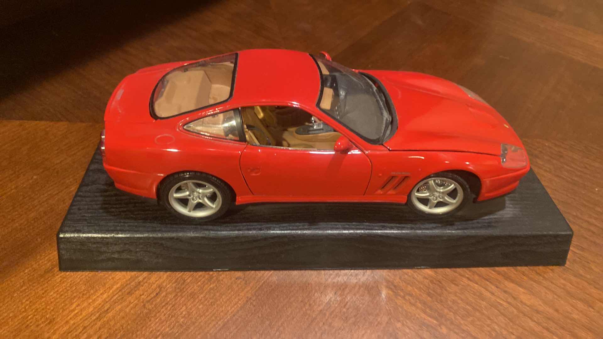 Photo 1 of MAISTO FERRARI COLLECTABLE MODEL CAR 9 1/2“ & HOWDY DOODY MINI LUNCH BOX