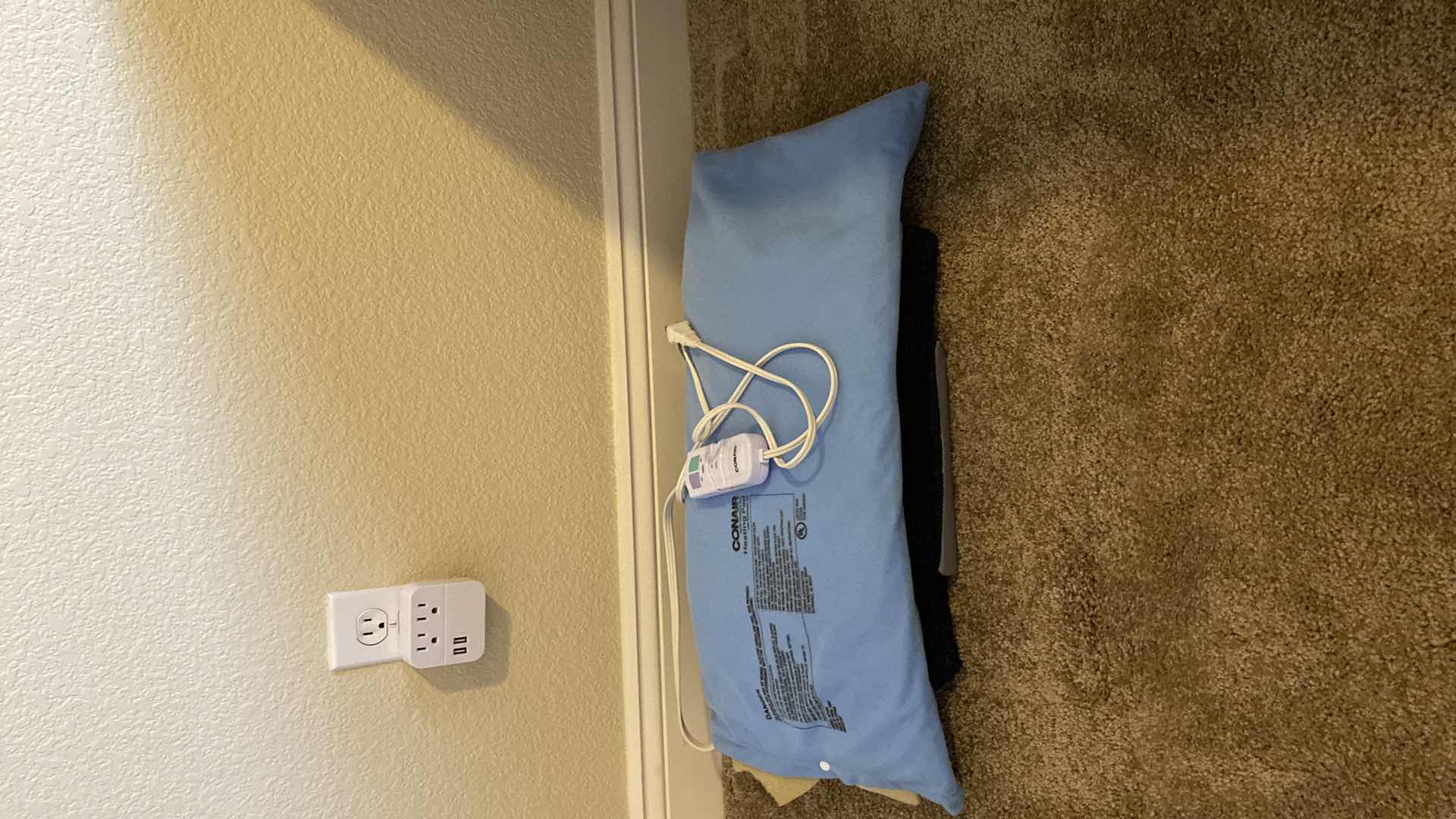 Photo 1 of CONAIR HEATING PAD