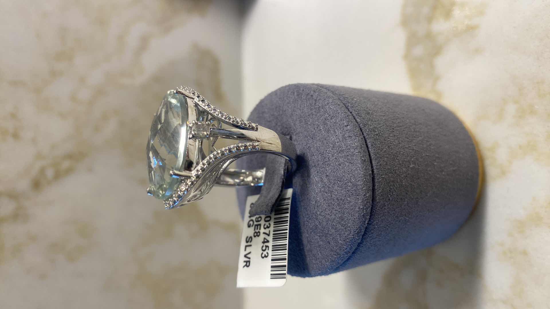 Photo 1 of 925 STERLING SILVER RING 8.5gm W/AMETHYST QUARTZ EST 13.57ctw OVAL WITH NATURAL DIAMOND ROUND BRILLIANT CUT EST .20ctw SIZE 7 GGA CERTIFIED APPRAISAL K39E8