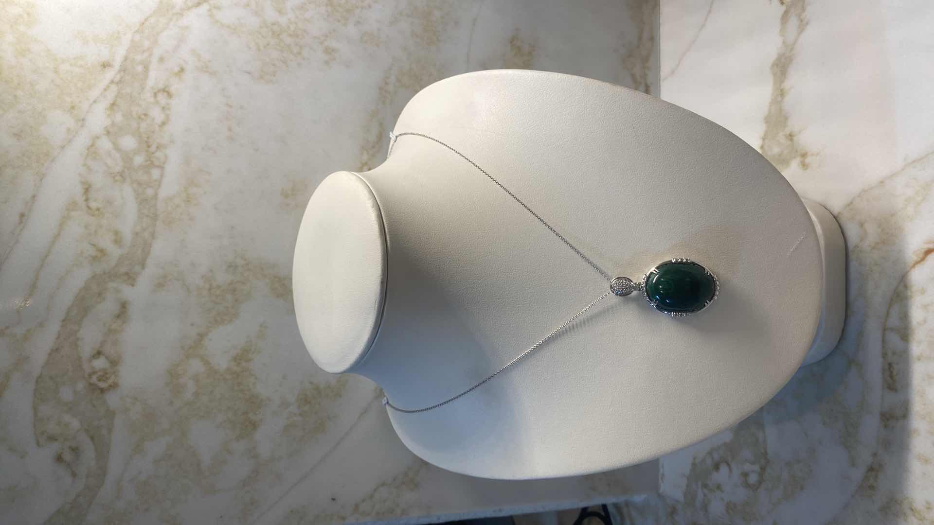 Photo 1 of 925 STERLING SILVER 13.0 gm NECKLACE W/PENDANT W/MALACHITE  OVAL 38.30 ctw & NATURAL DIAMOND EST .13 ctw GGA APPRAISAL K51E9
