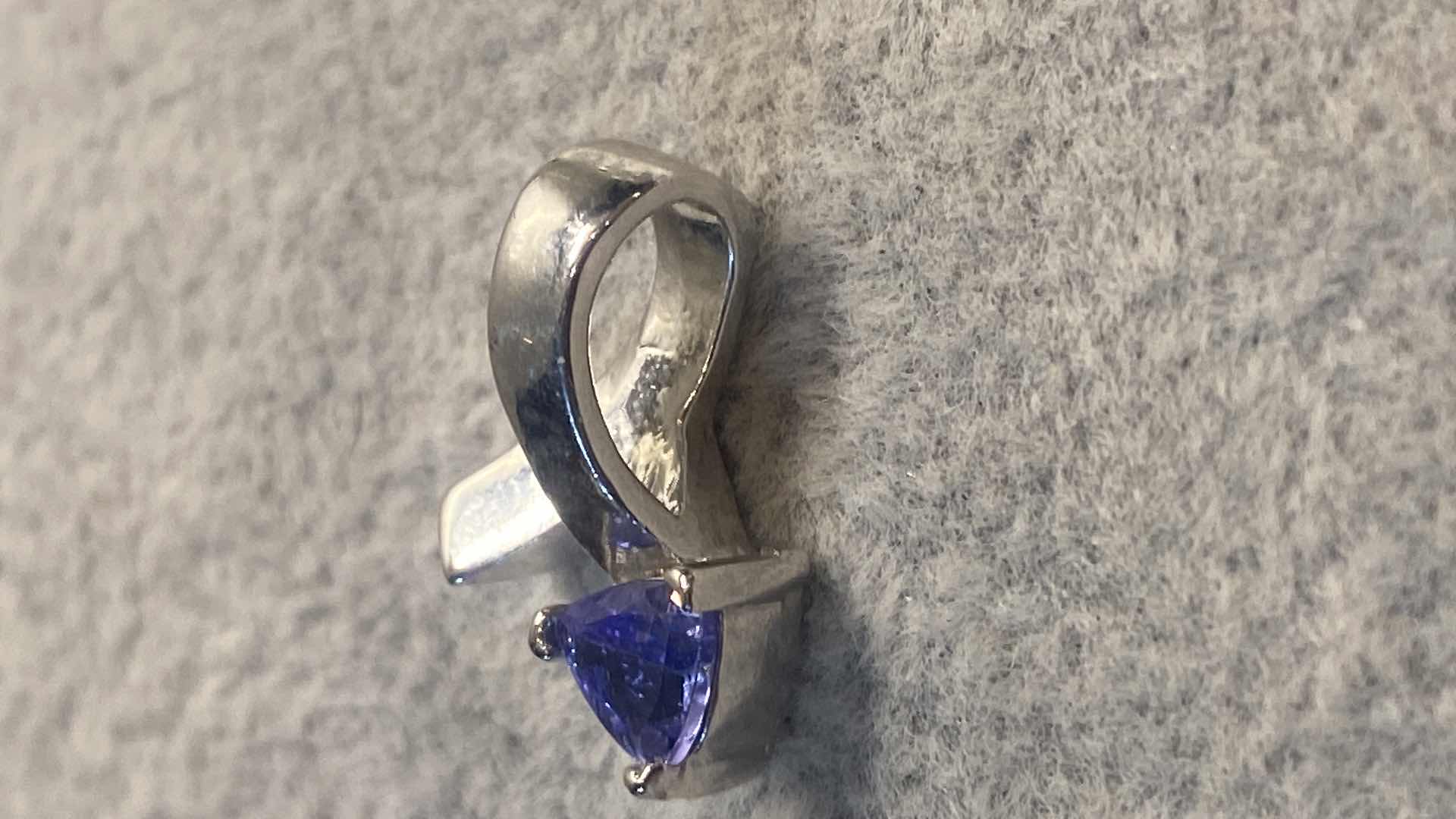 Photo 1 of  14K WHITE GOLD PENDANT W/ TANZANITE 1.6 GRAMS