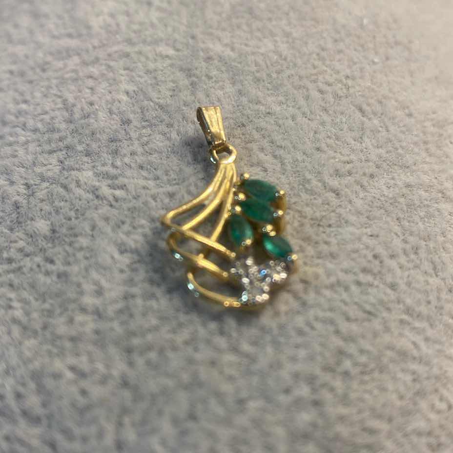 Photo 1 of 14K GOLD PENDANT W/ EMERALD & DIAMONDS 1.3 GRAMS