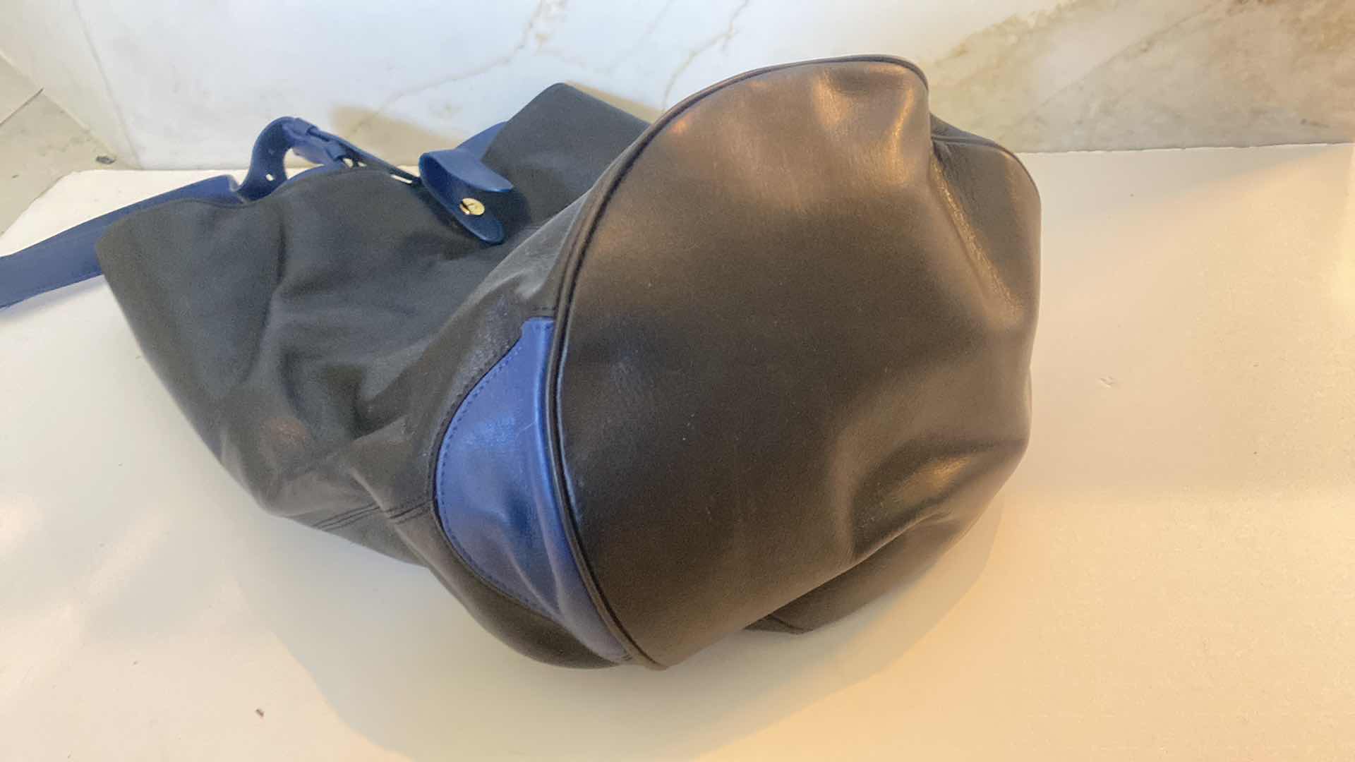 Photo 1 of NWT DIANE VON FÜRSTENBERG STEAMER LEATHER  HANDBAG BLACK/MARINE BLUE 9” x 15” EXCLUDING STRAP