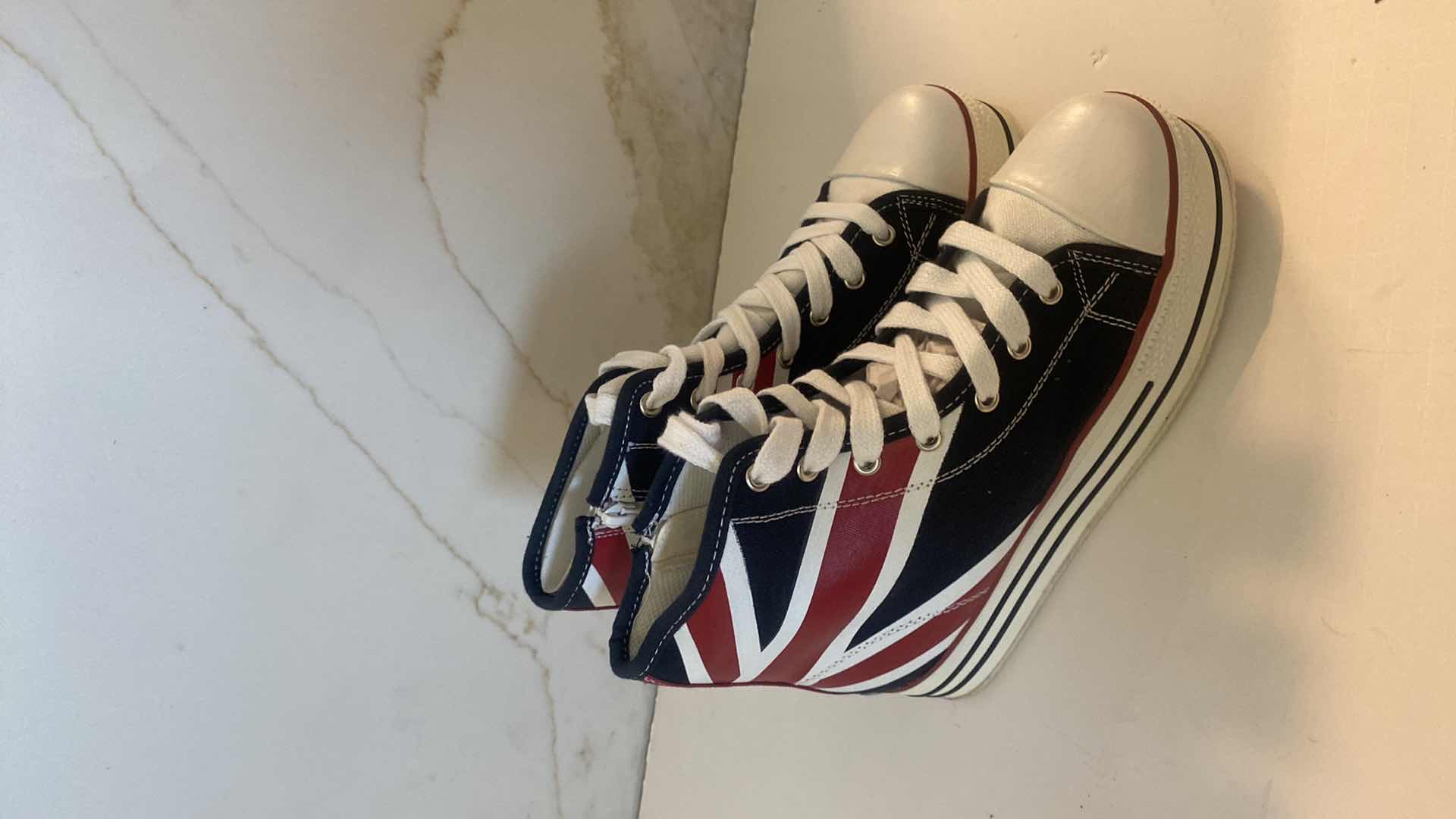 Photo 4 of NEW MENS SODA SNEAKERS SIZE 7