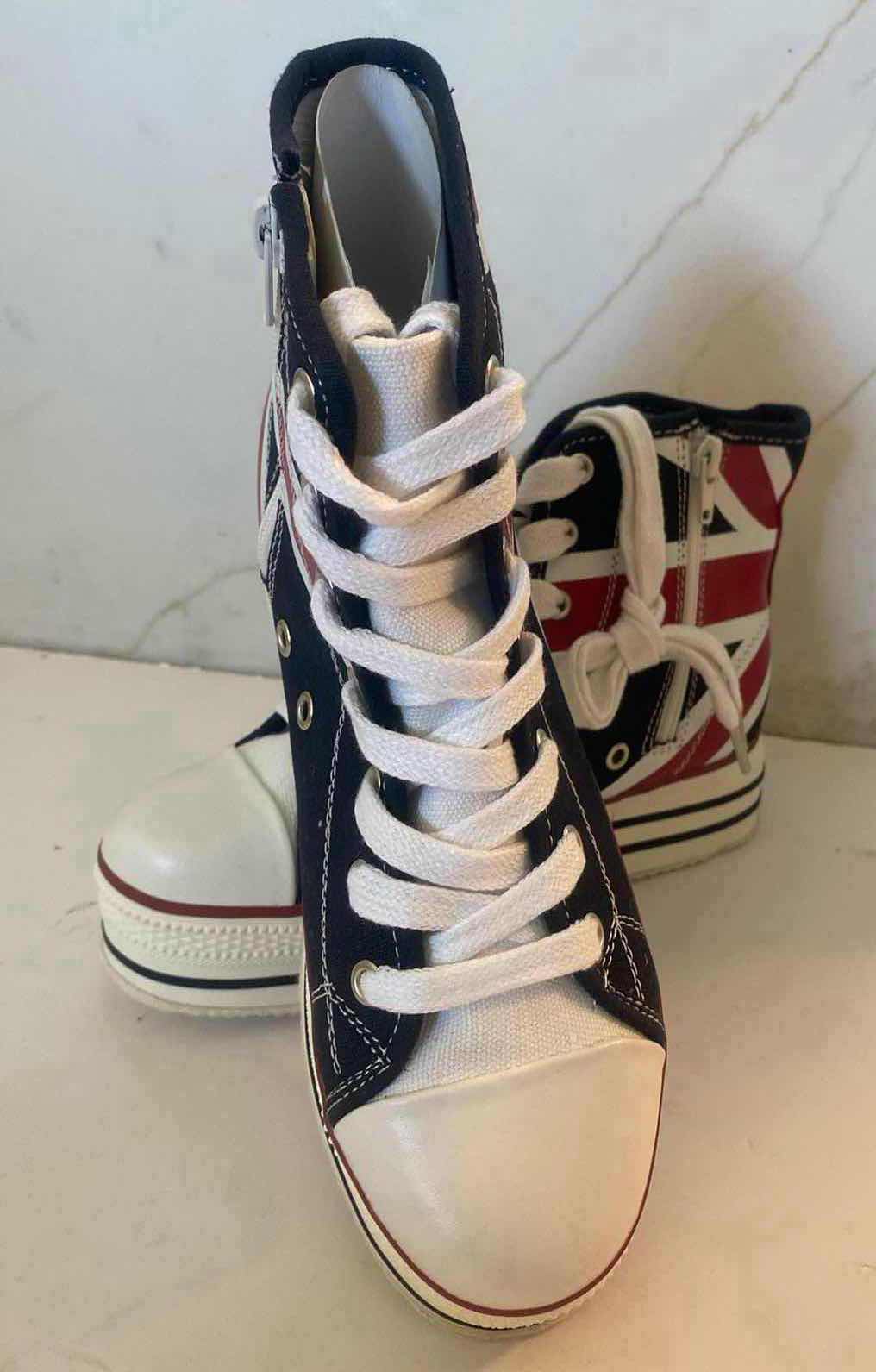 Photo 1 of NEW MENS SODA SNEAKERS SIZE 7